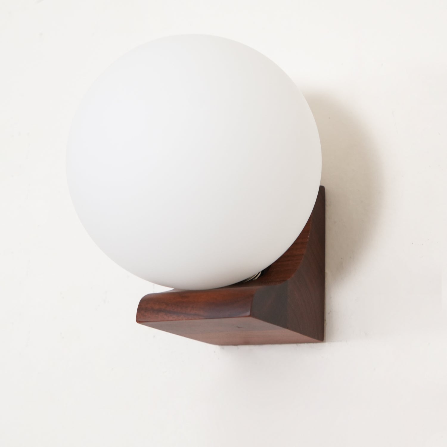Lyso Orb Wall Light