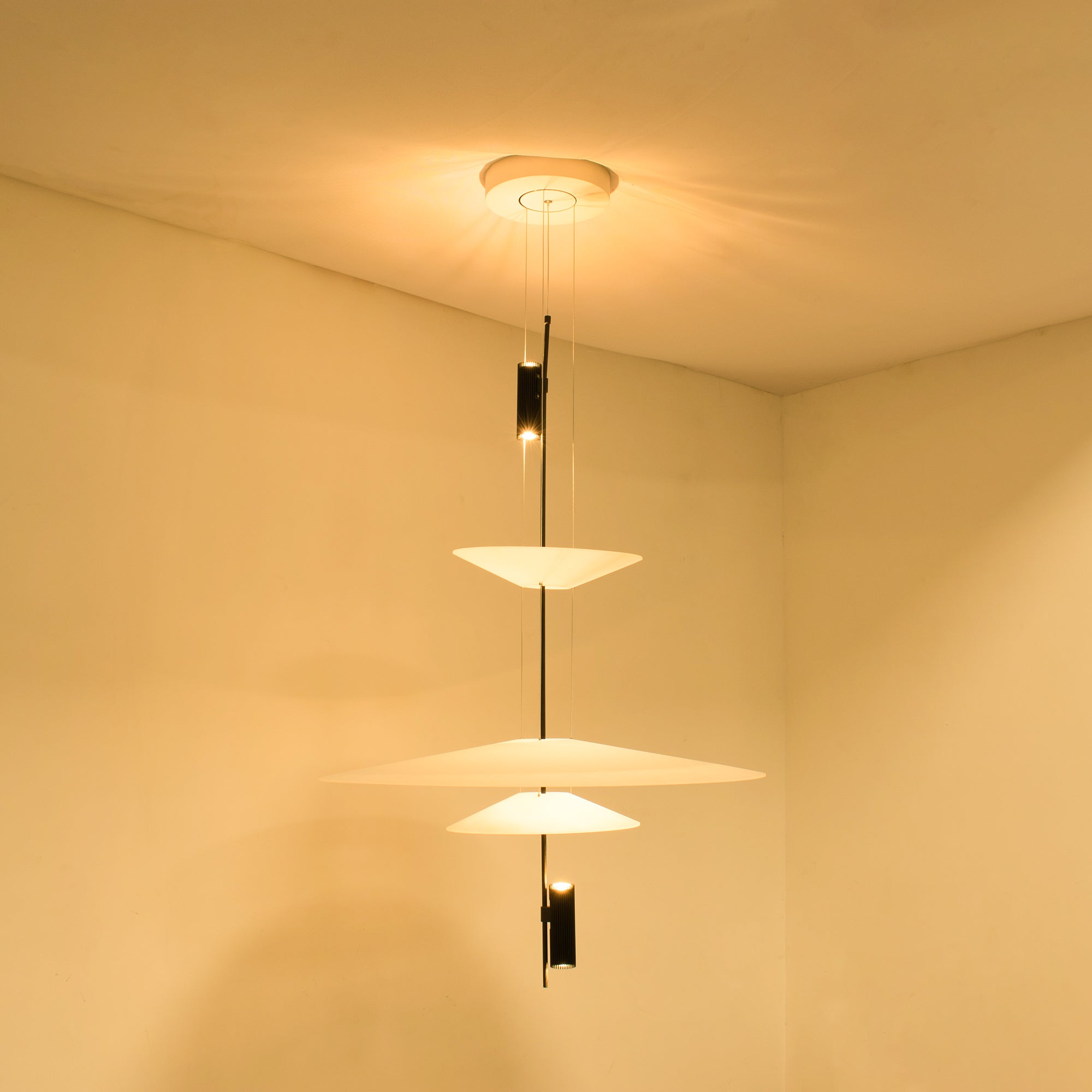 Merru Disc Pendant Light