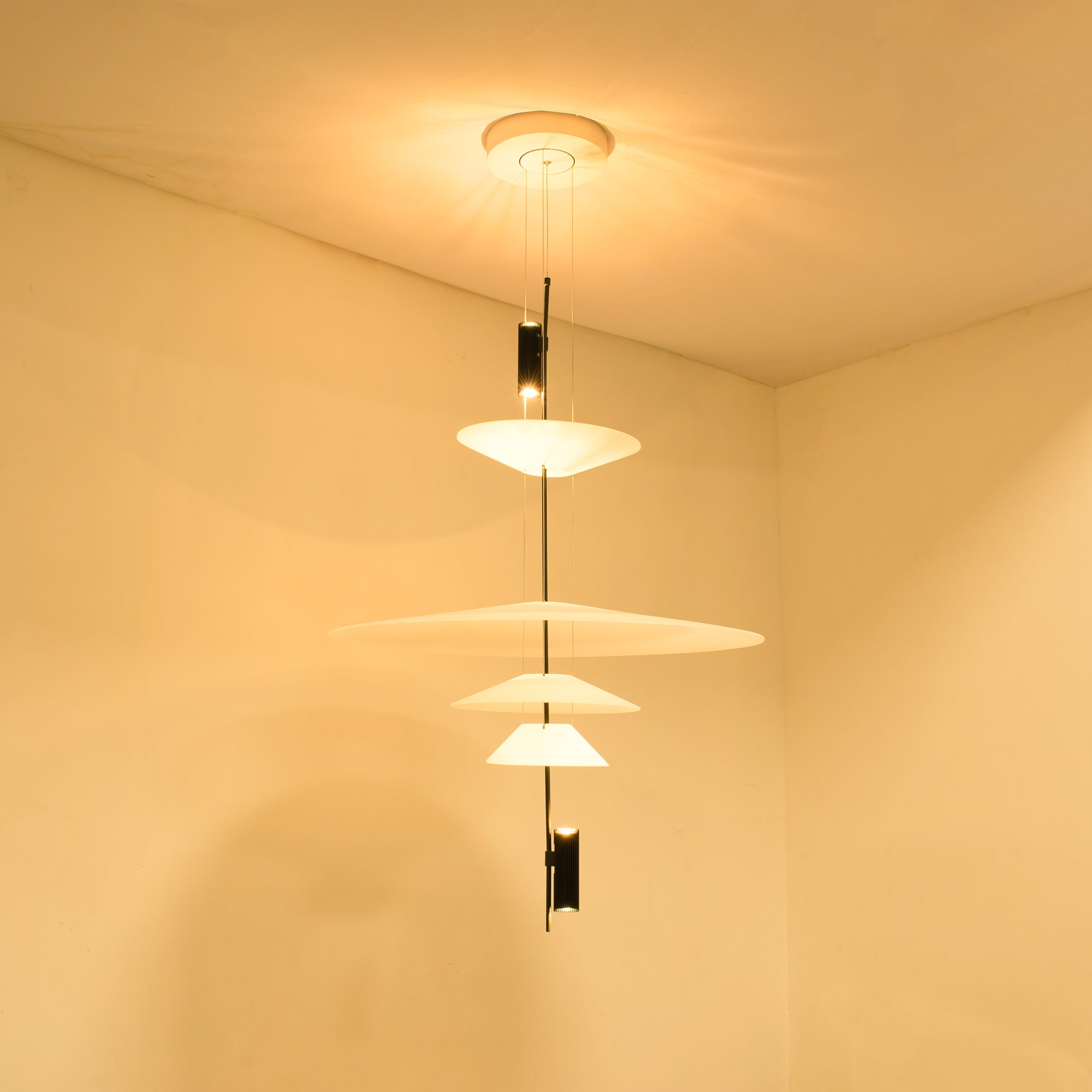 Merru Disc Pendant Light