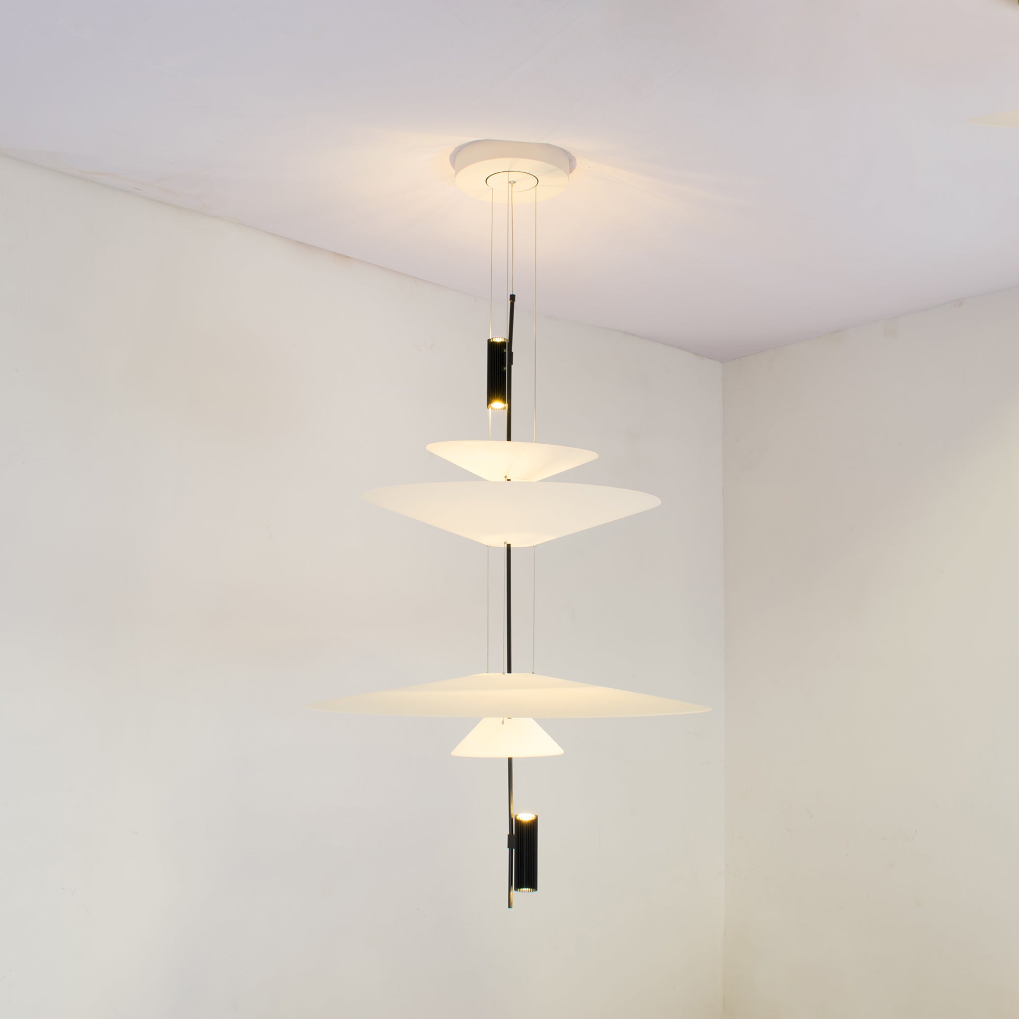 Merru Disc Pendant Light