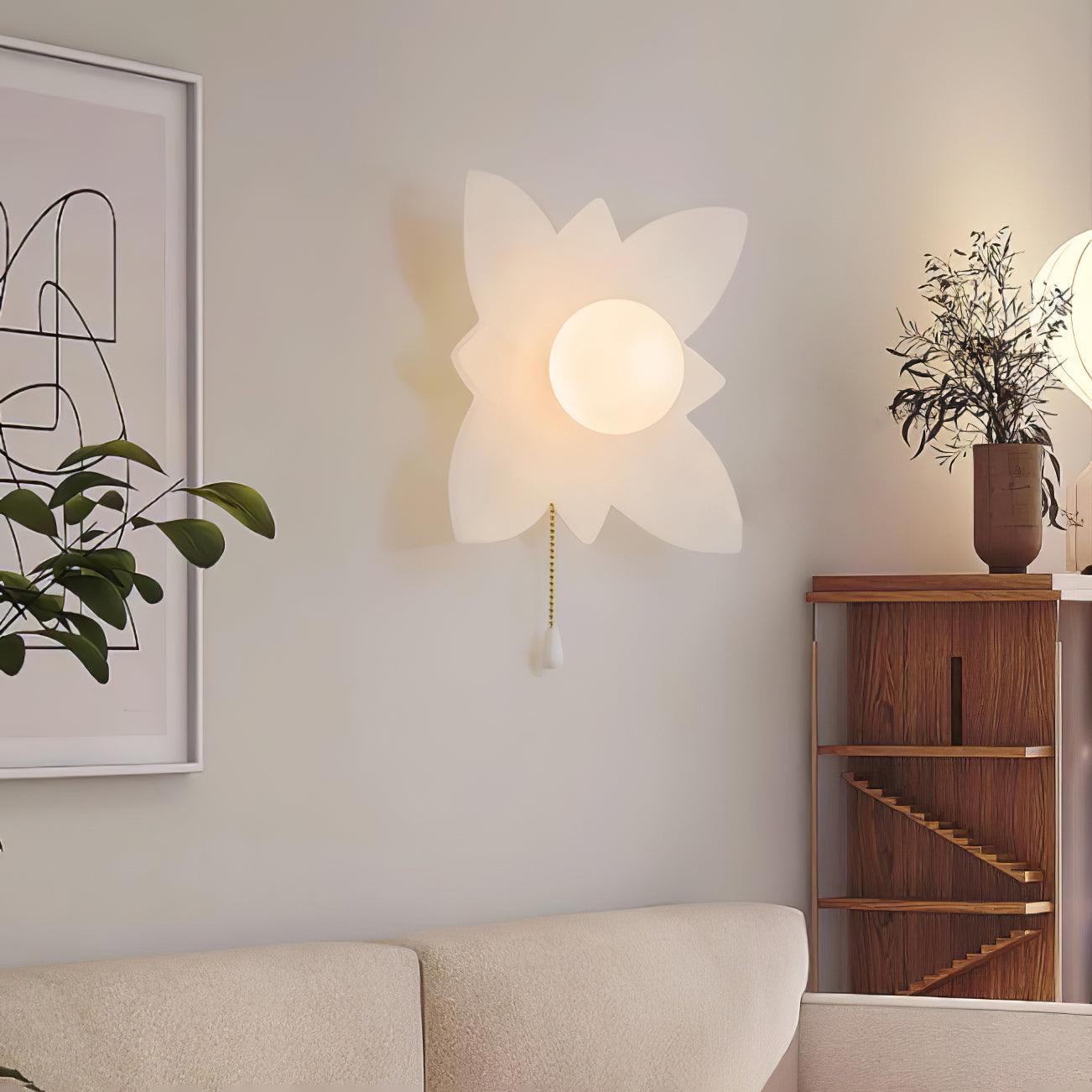 Lyn Flower-Shaped Wall Light