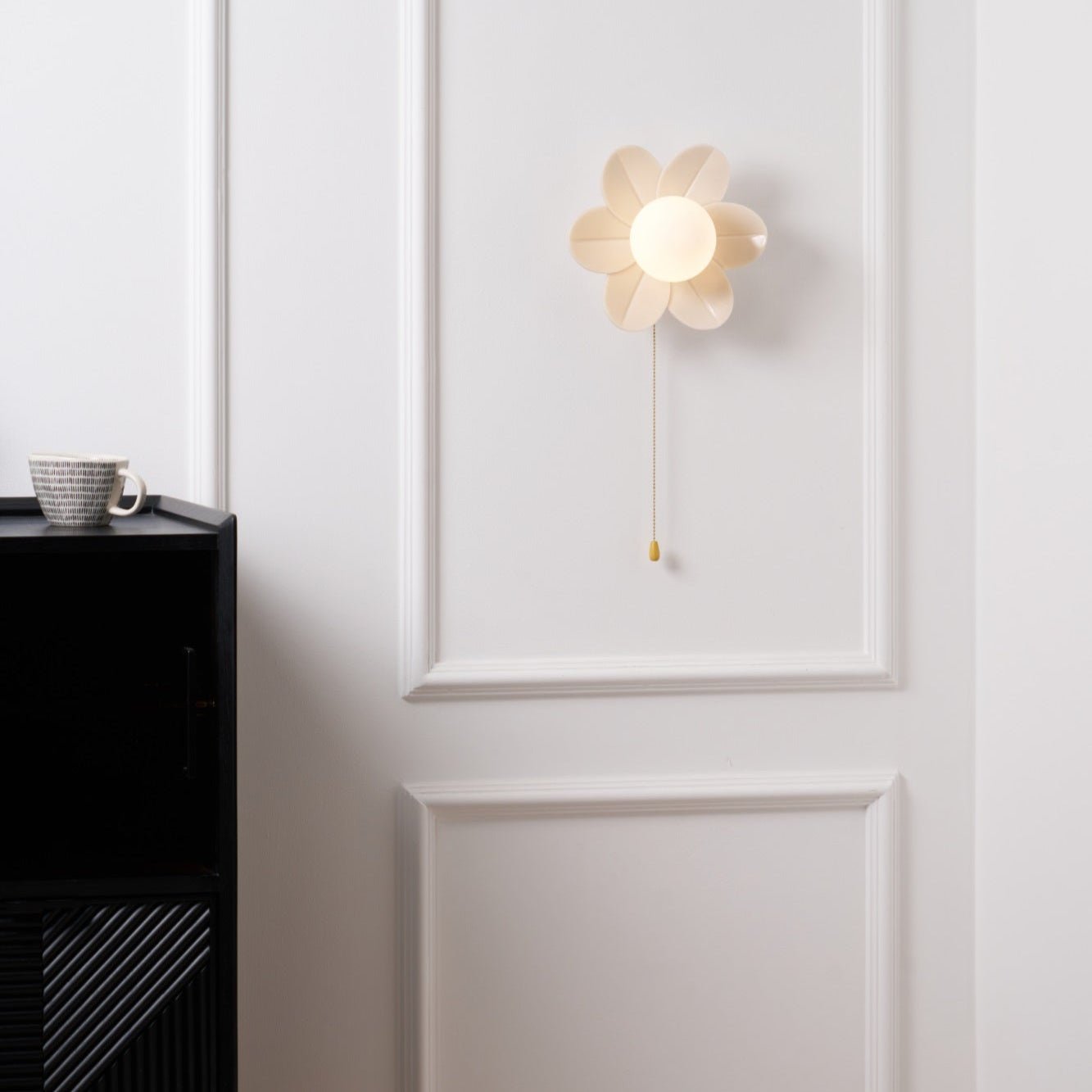 Lyn Flower-Shaped Wall Light