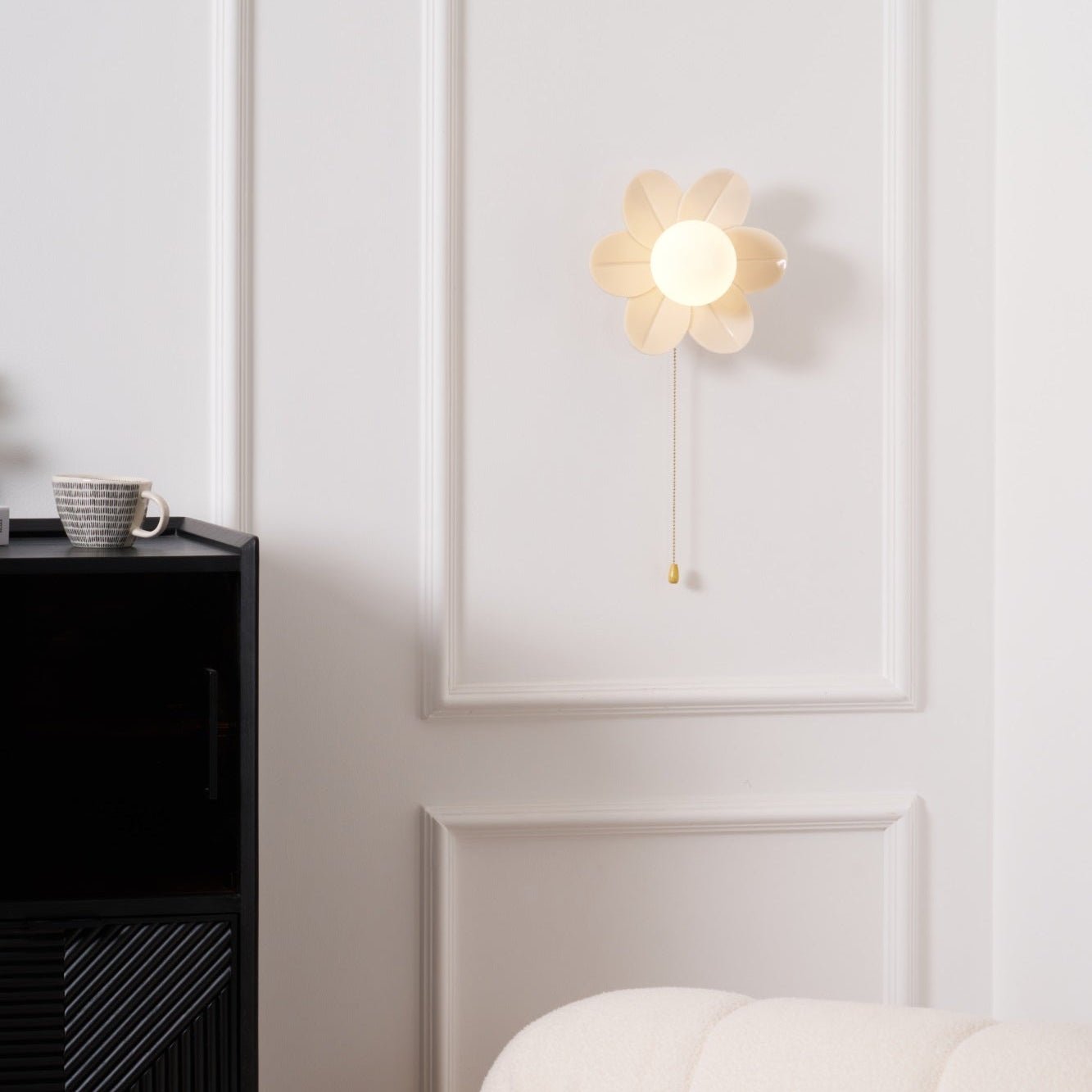 Lyn Flower-Shaped Wall Light