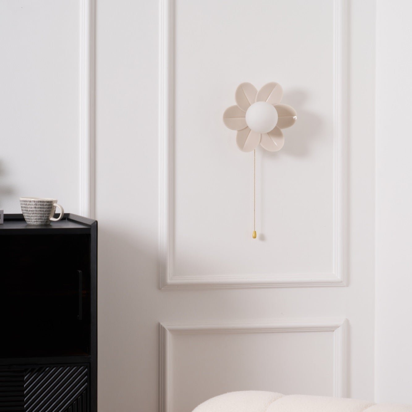 Lyn Flower-Shaped Wall Light