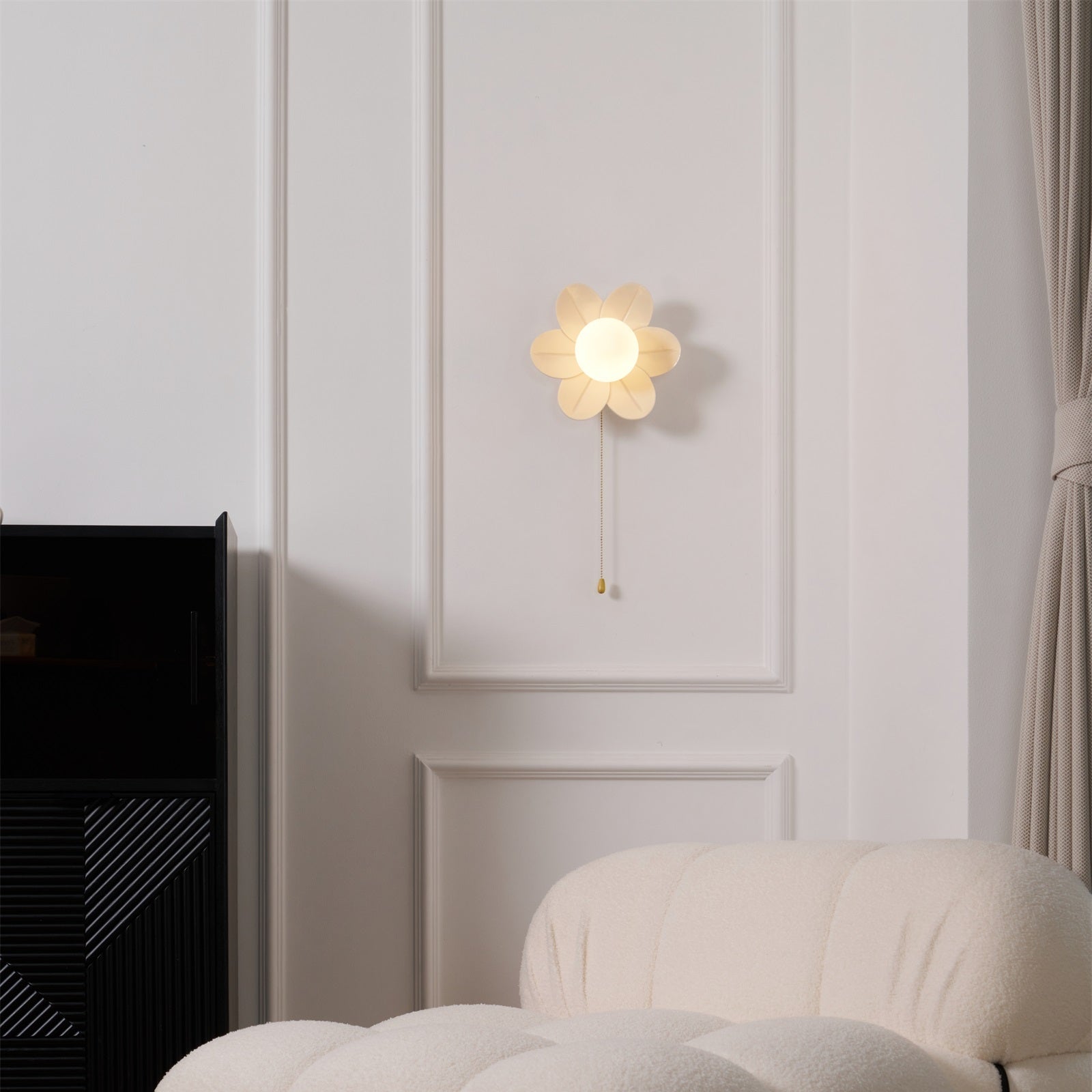 Lyn Flower-Shaped Wall Light