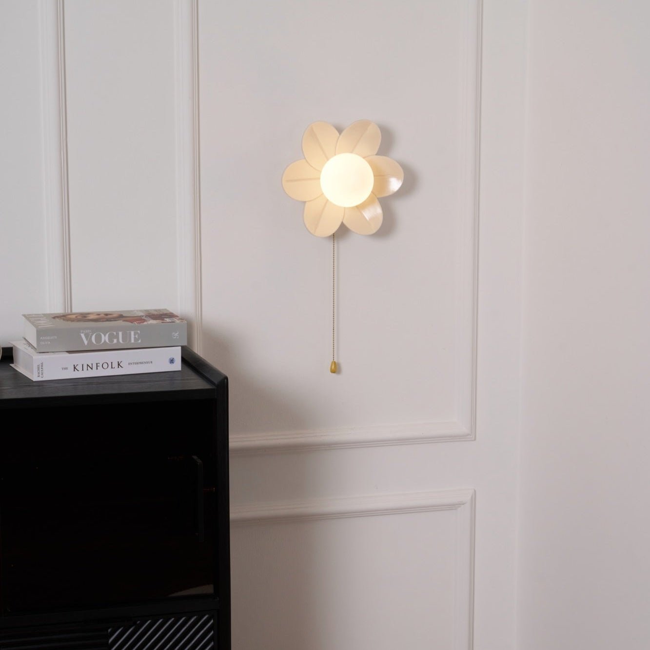 Lyn Flower-Shaped Wall Light