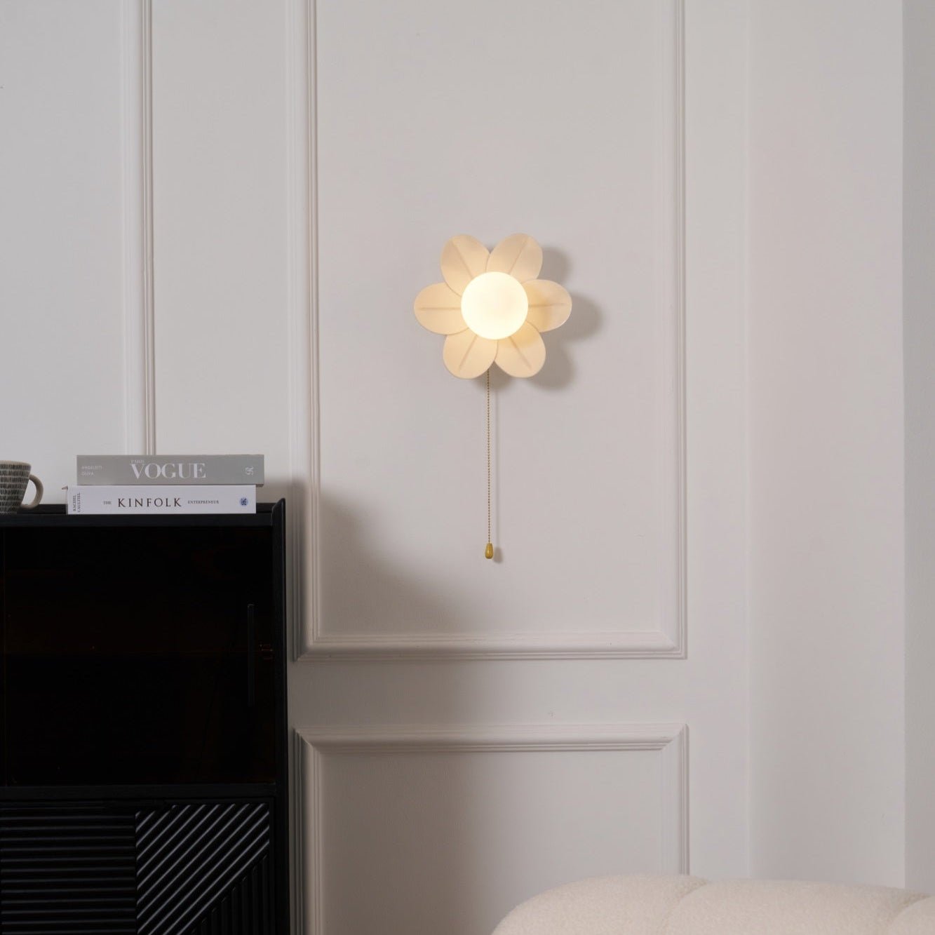 Lyn Flower-Shaped Wall Light