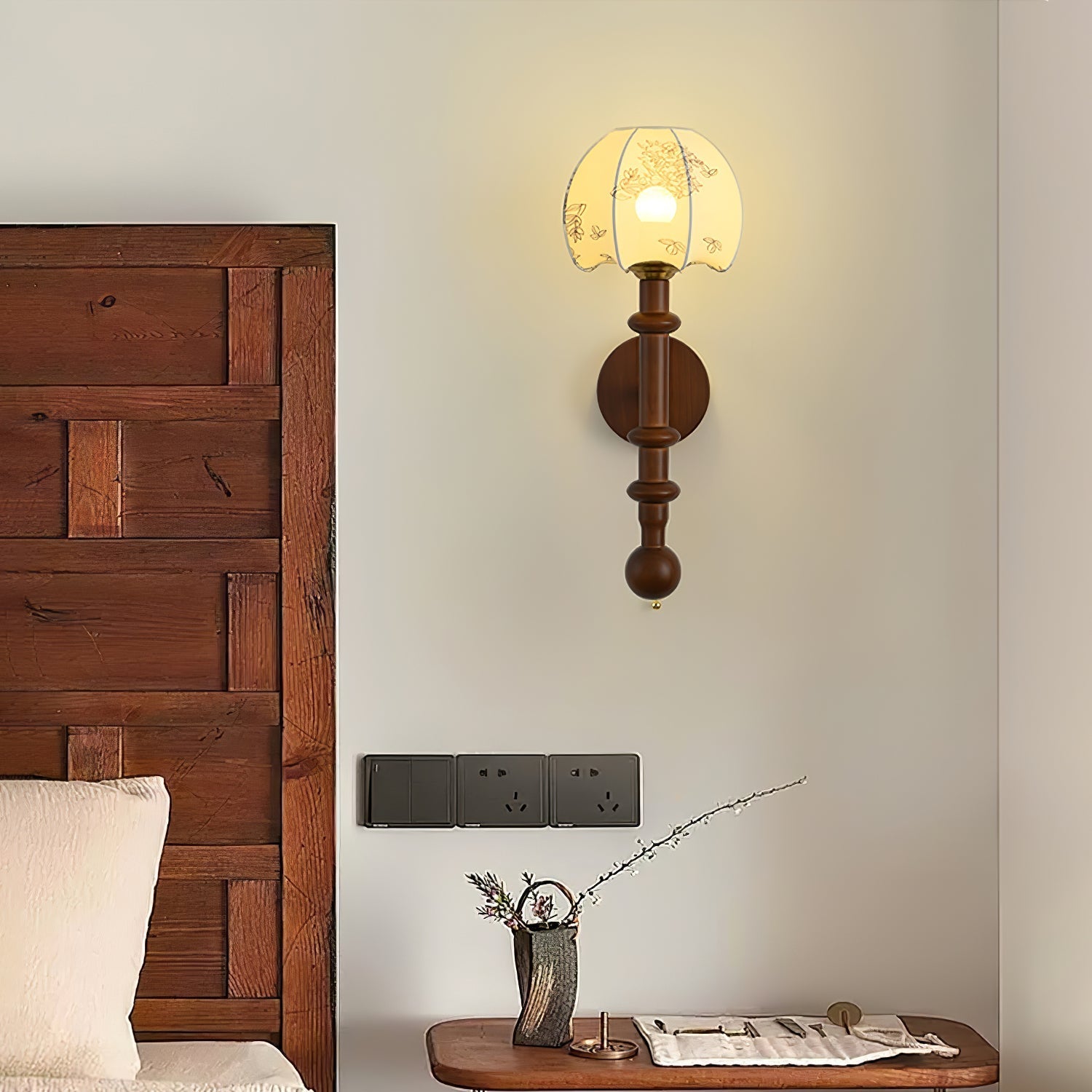 Romea Wall Light