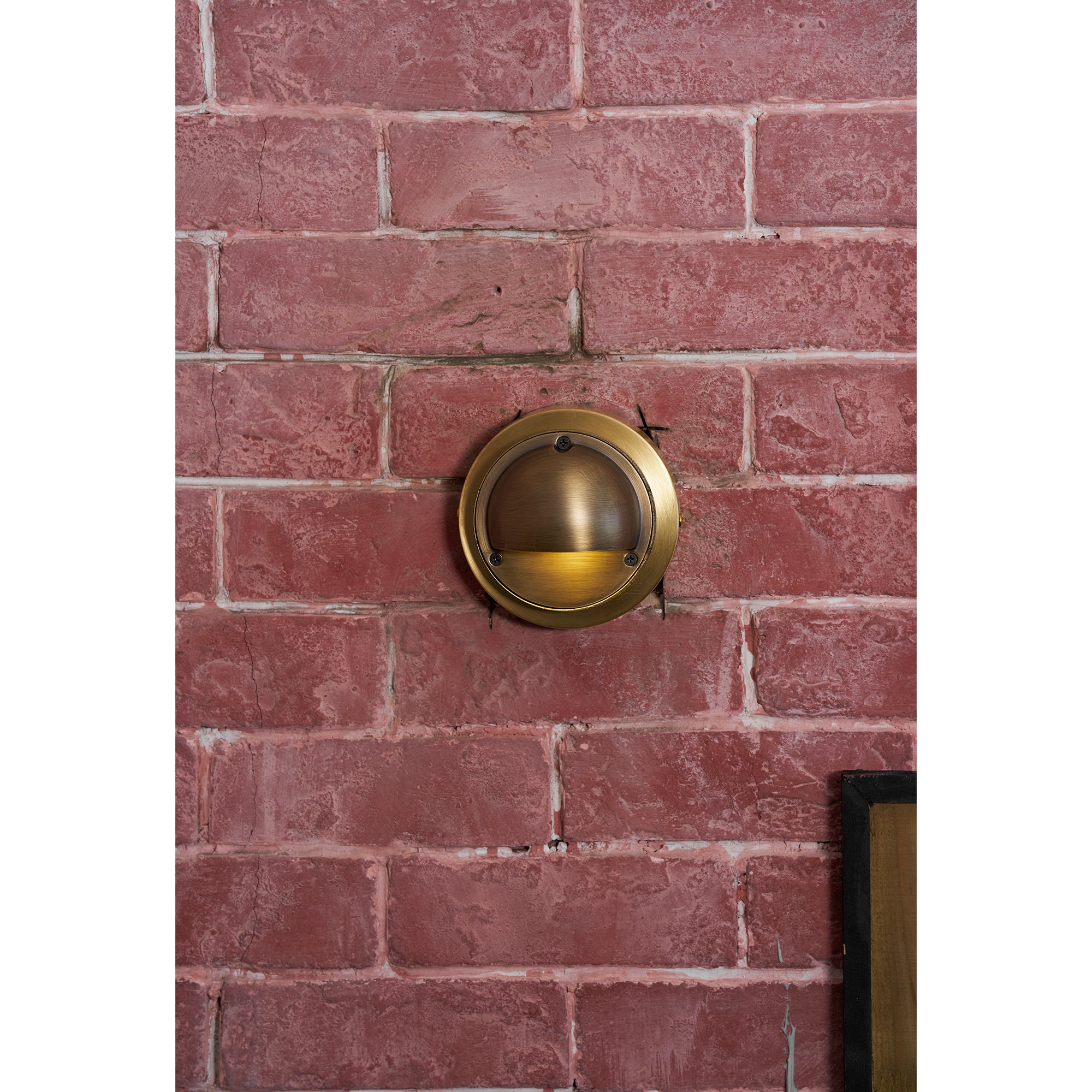Avenlier Outdoor Wall Light