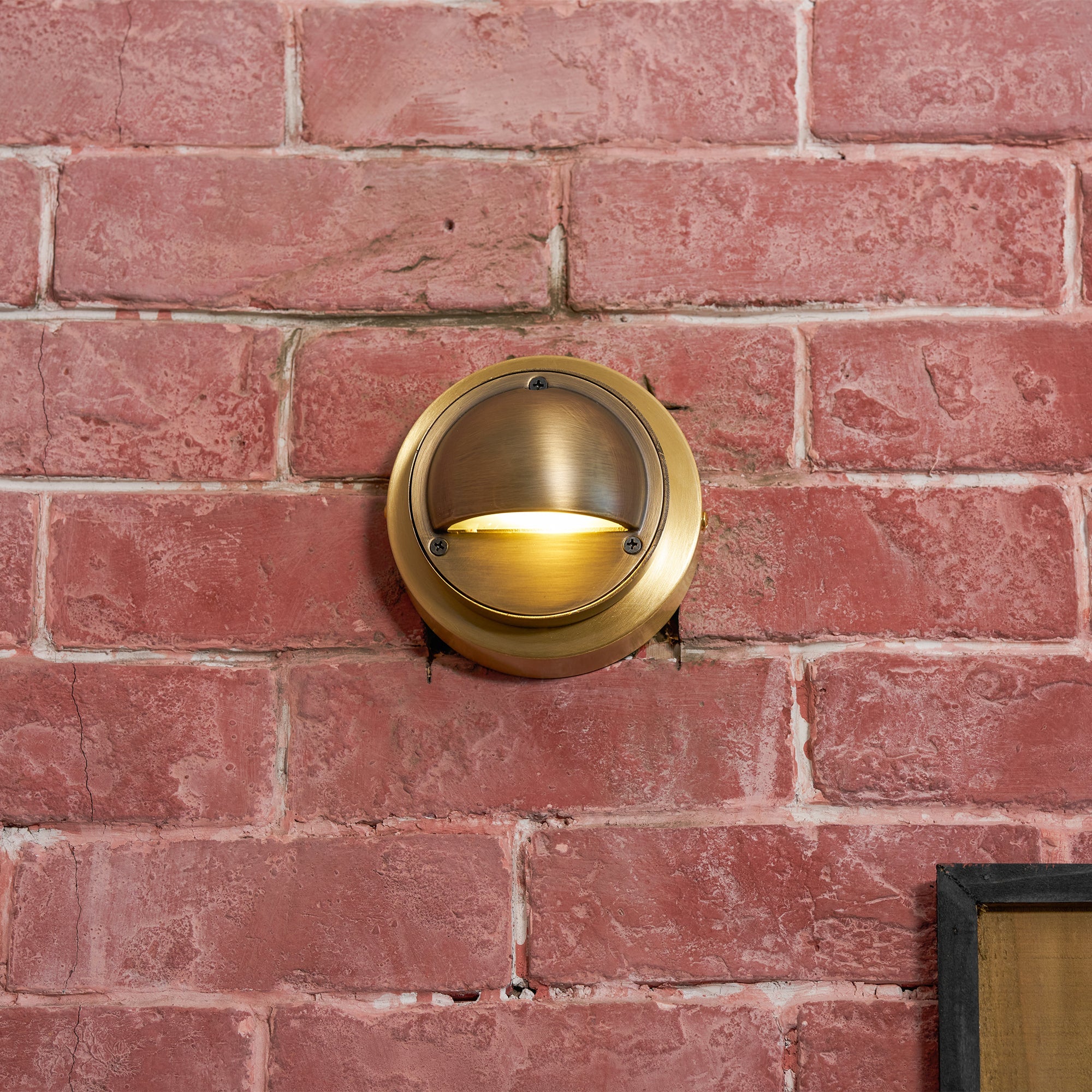 Avenlier Outdoor Wall Light