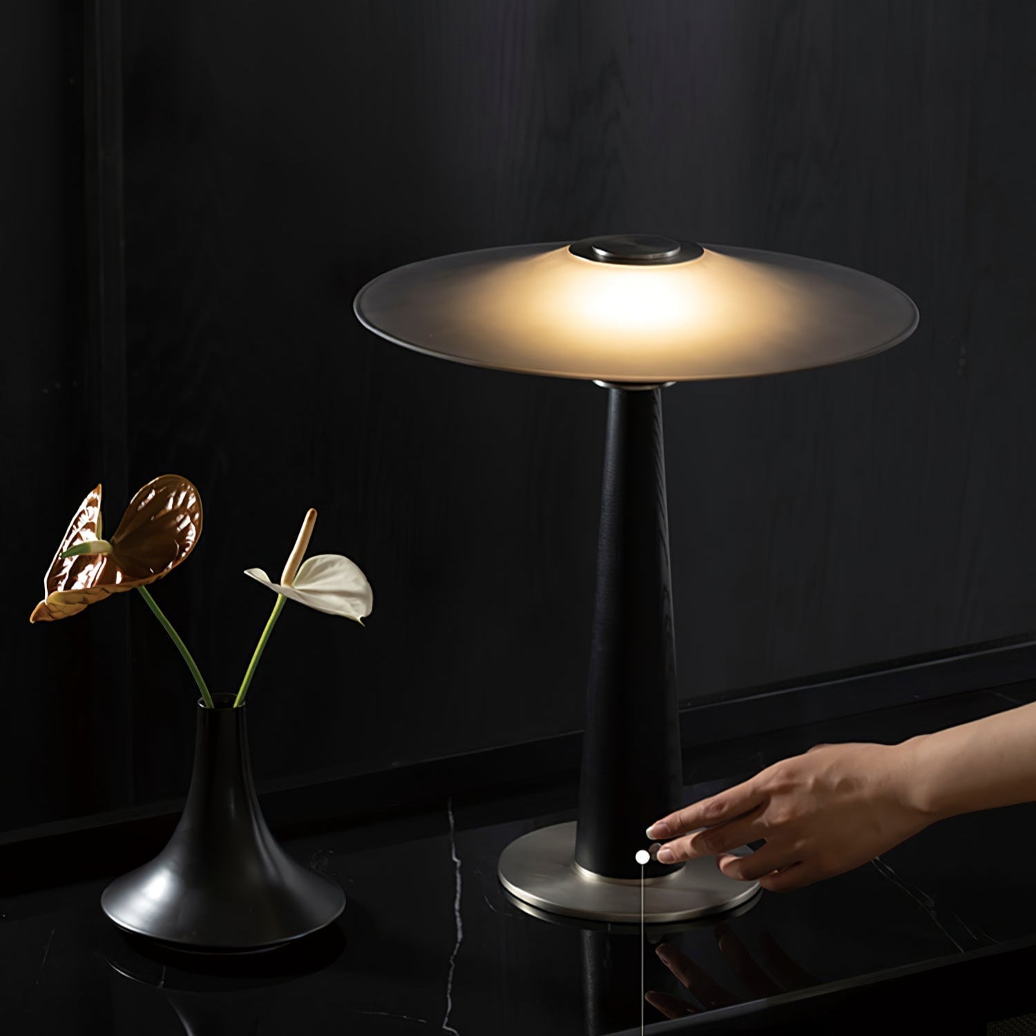 Kizom Table Lamp