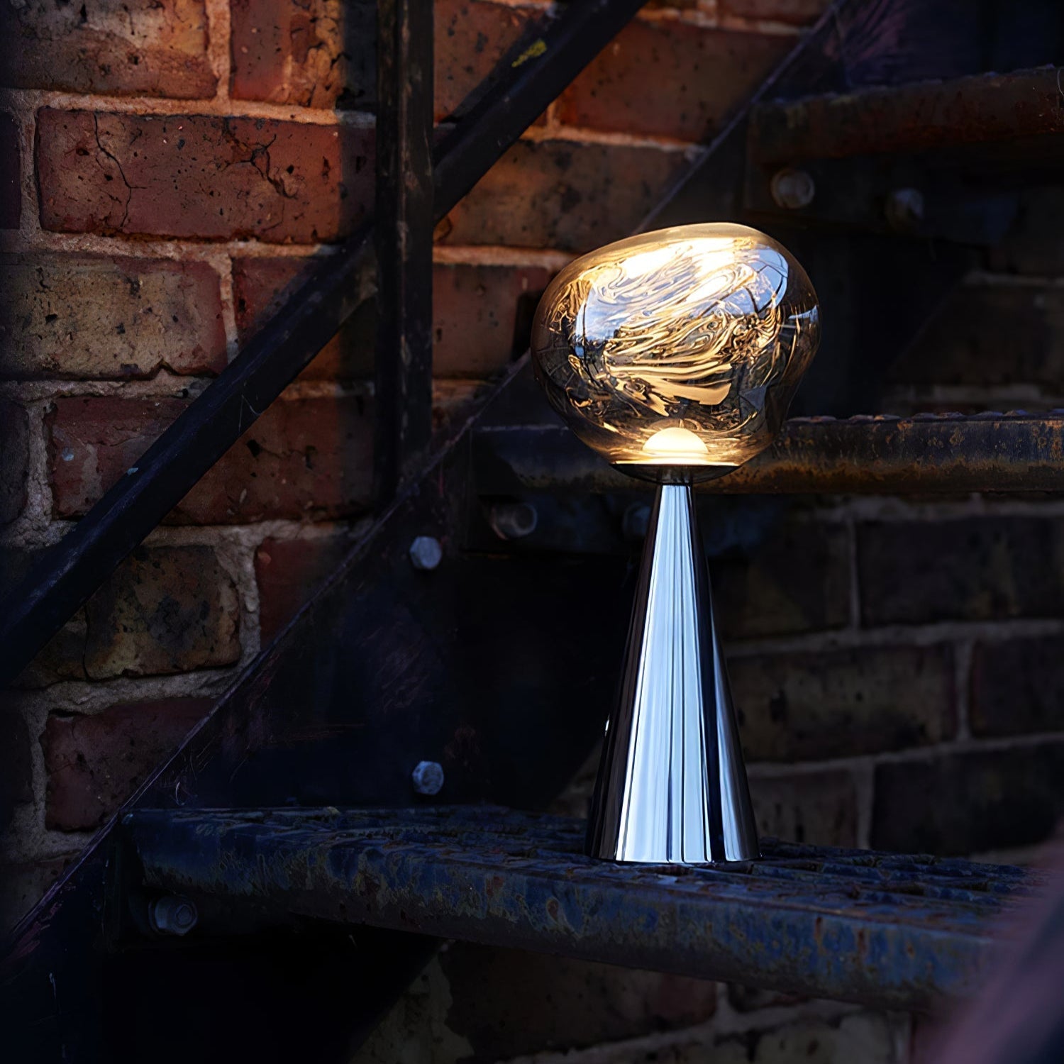 Syrlion Orb Table Lamp
