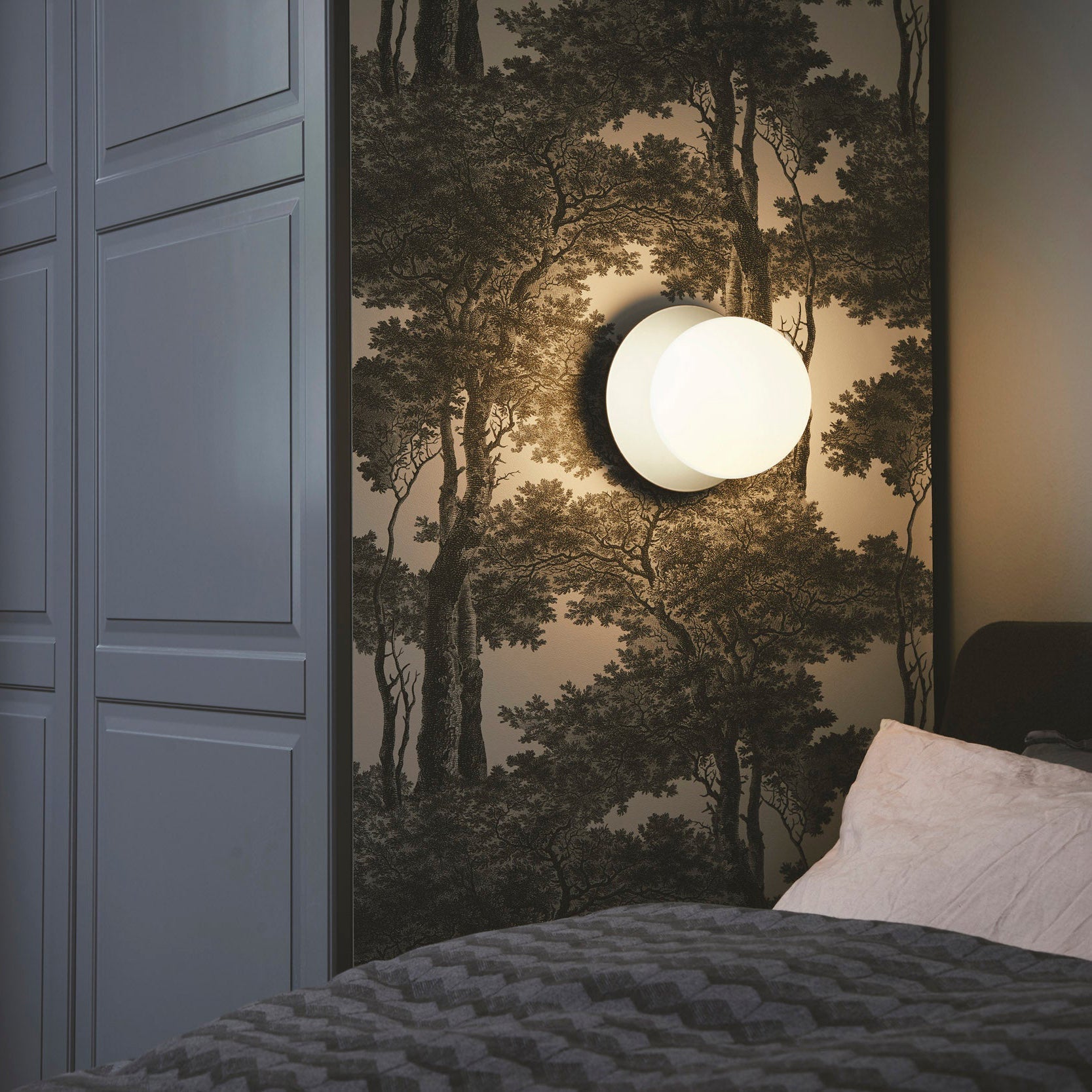 Lunere Wall Light