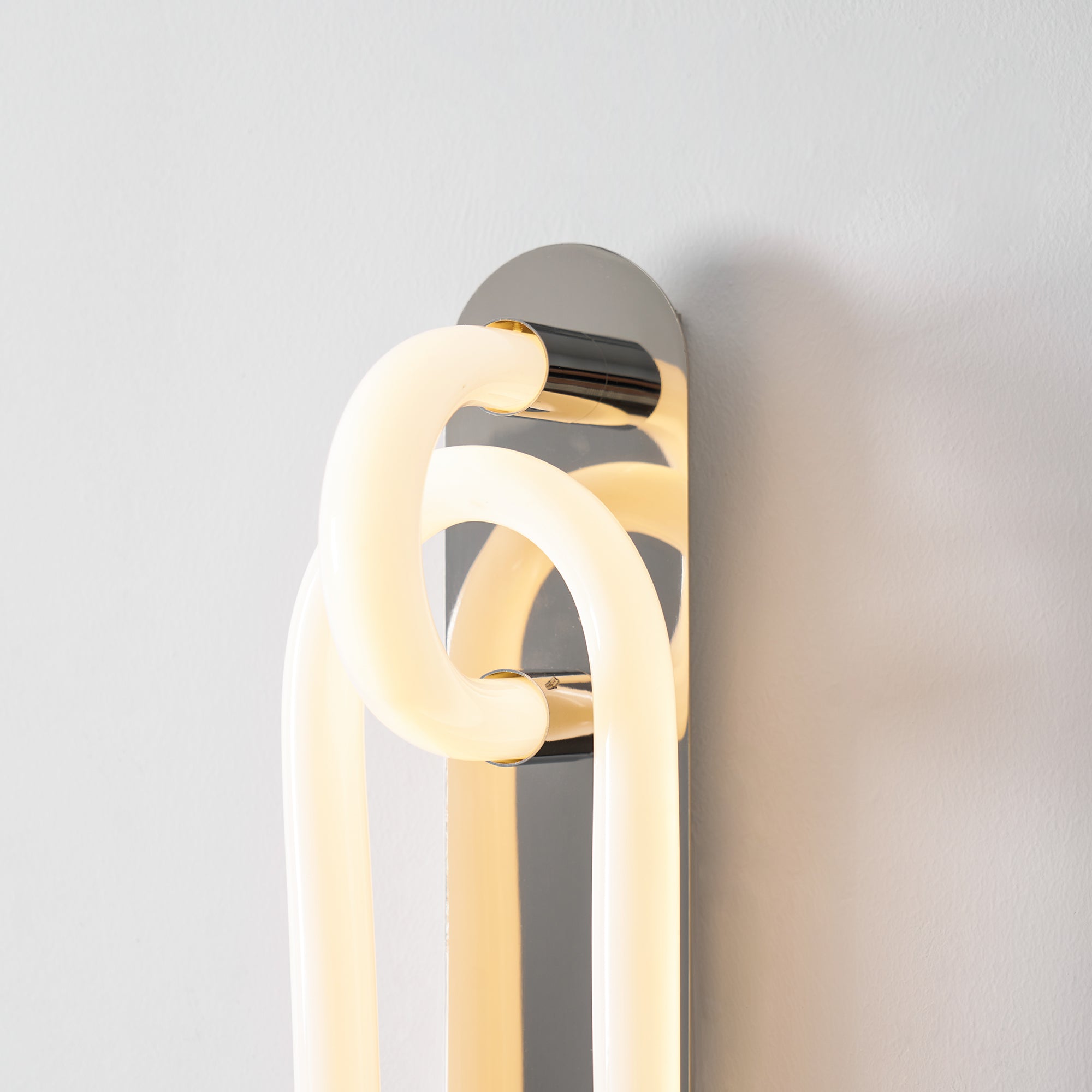 Loracus Wall Light