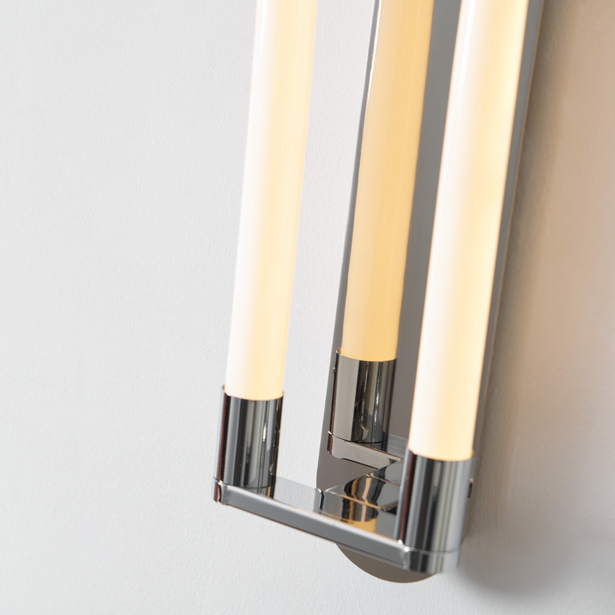 Loracus Wall Light