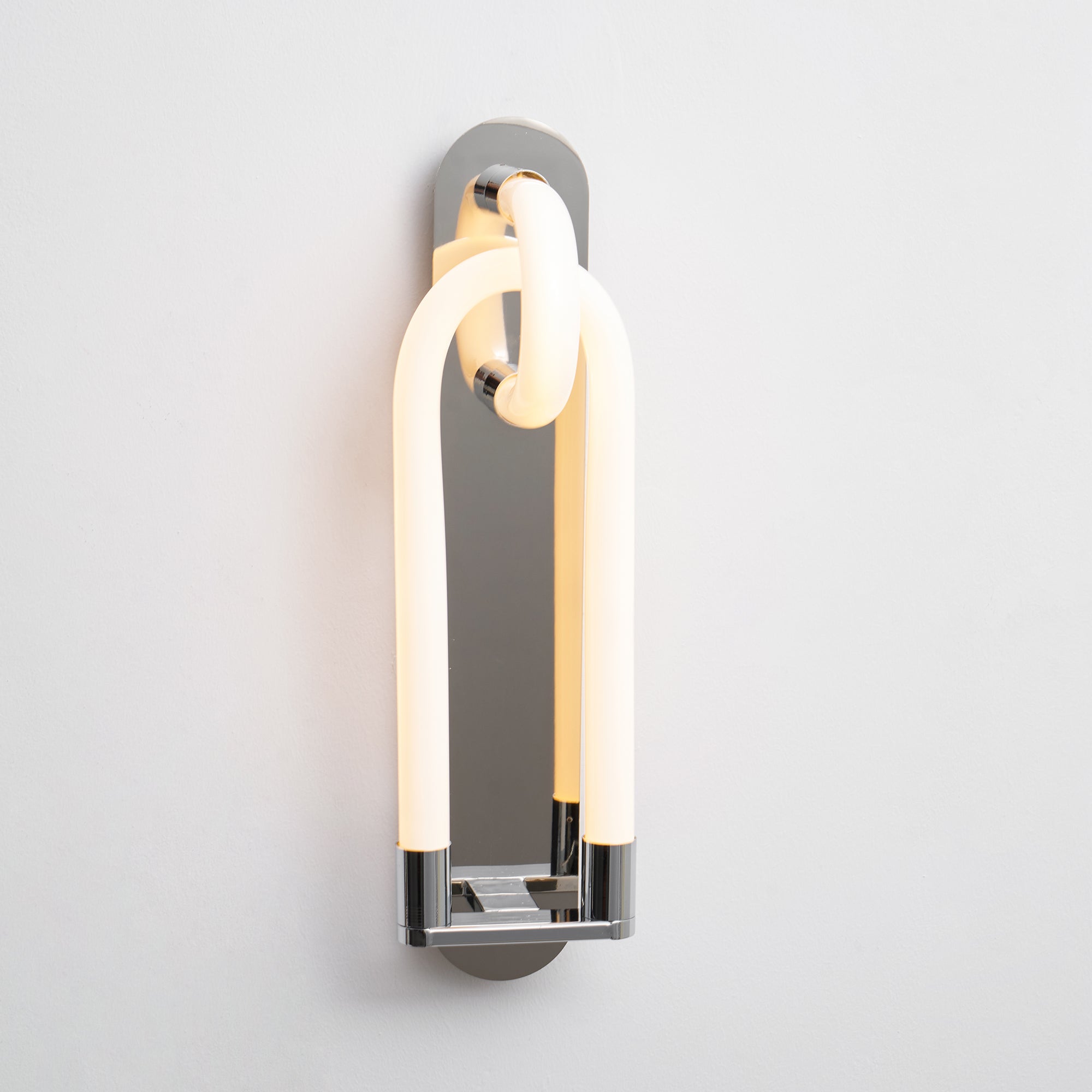 Loracus Wall Light