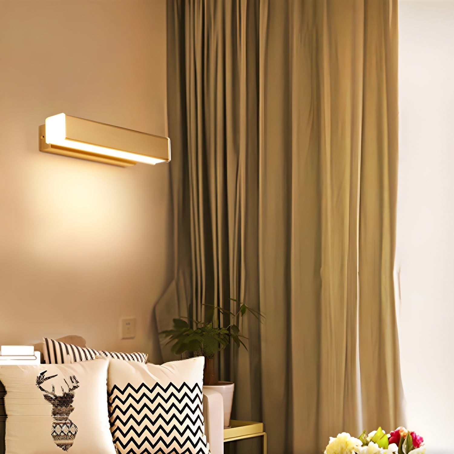 Loca Adjustable Wall Light