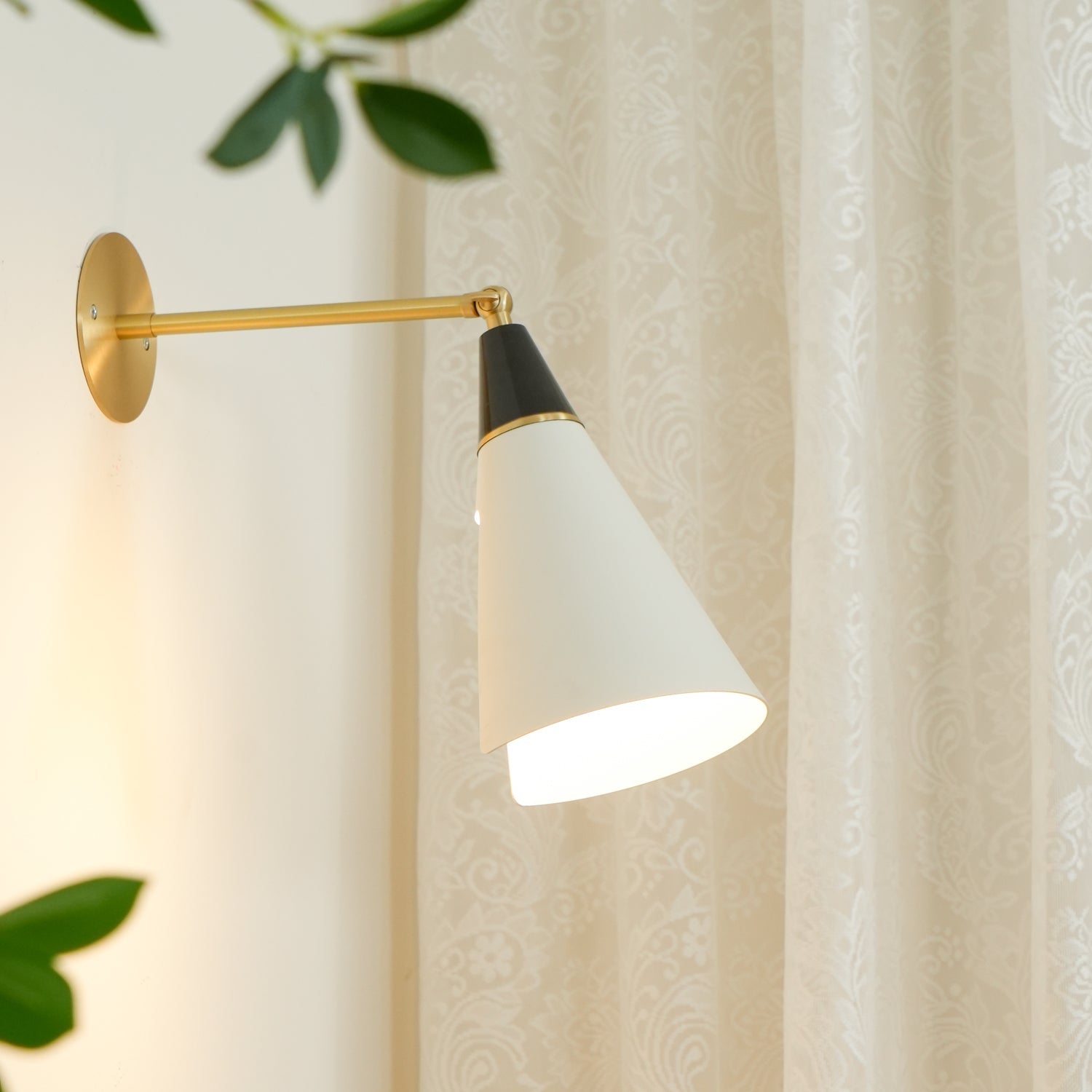 Mauge Wall Light