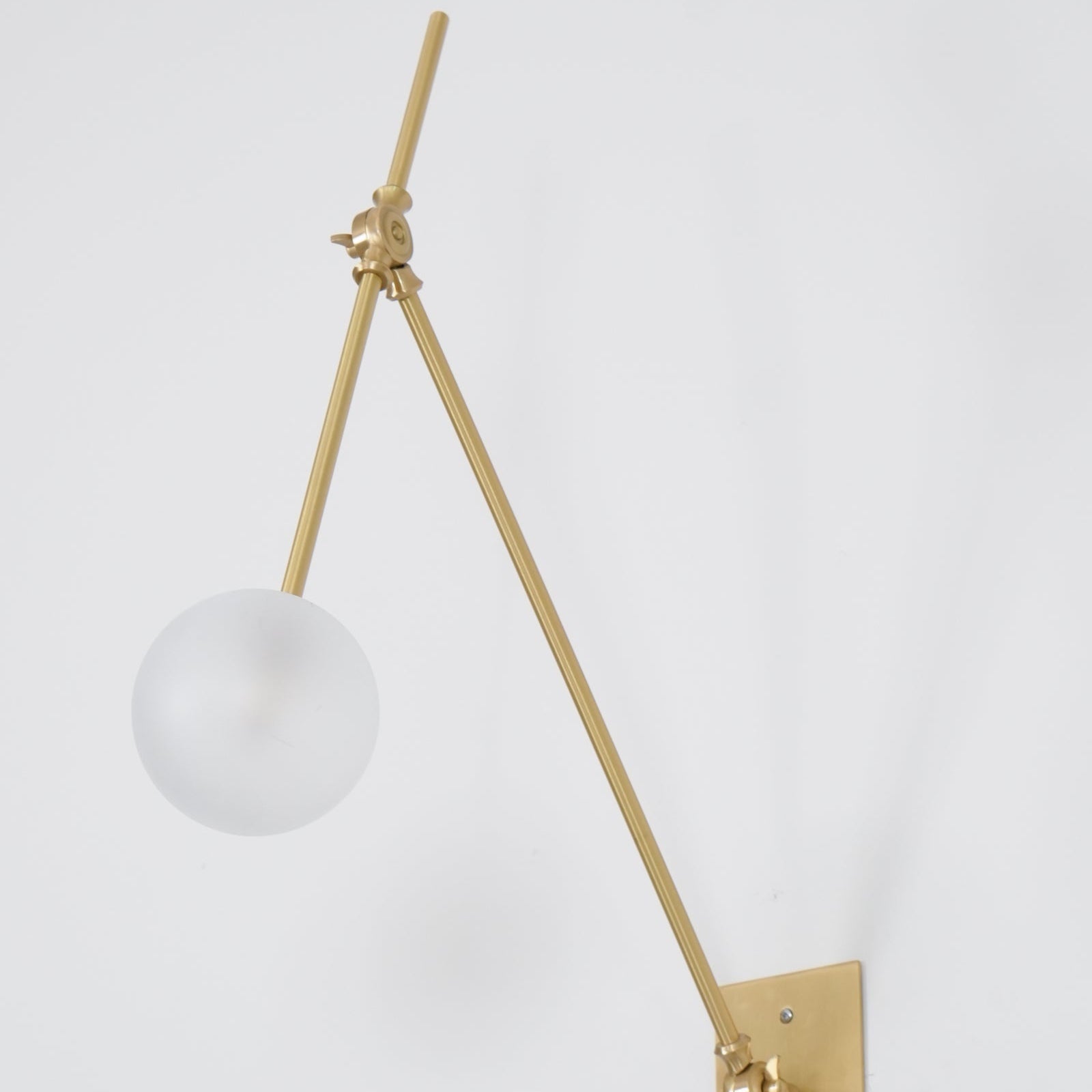 Onema Wall Light