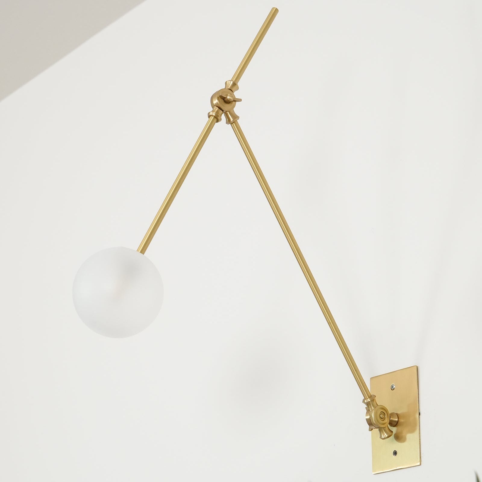 Onema Wall Light