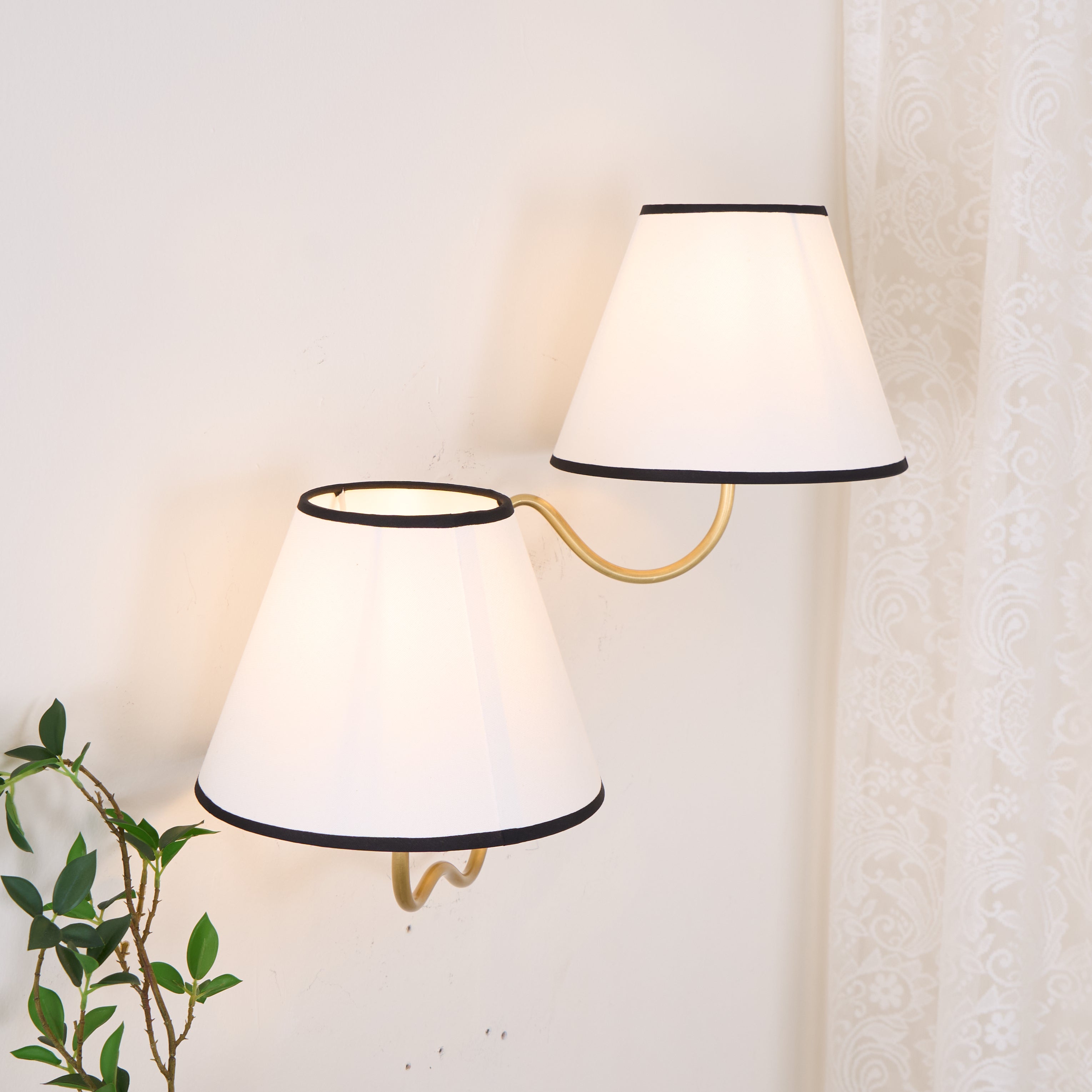 Wynnus Wall Light