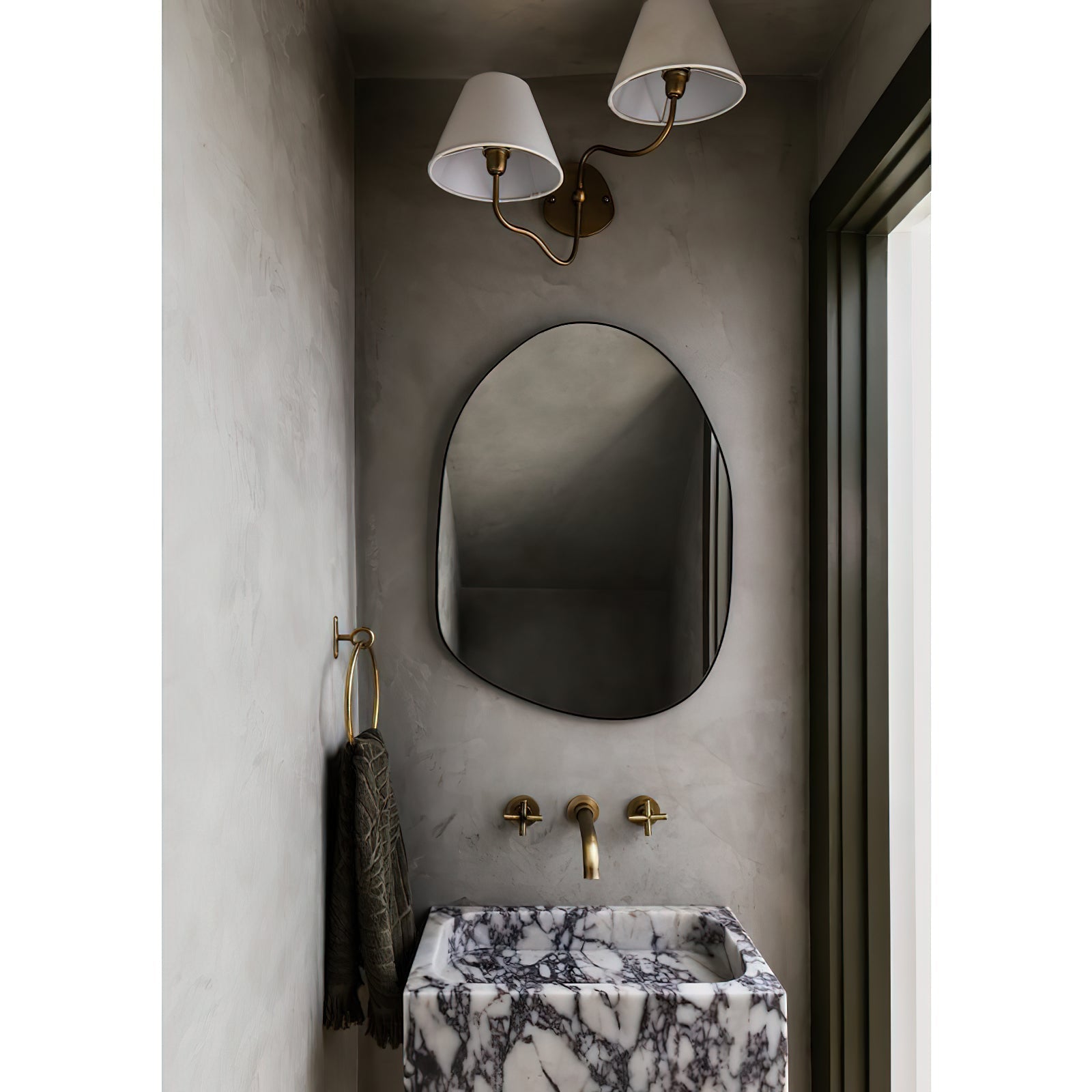 Wynnus Wall Light