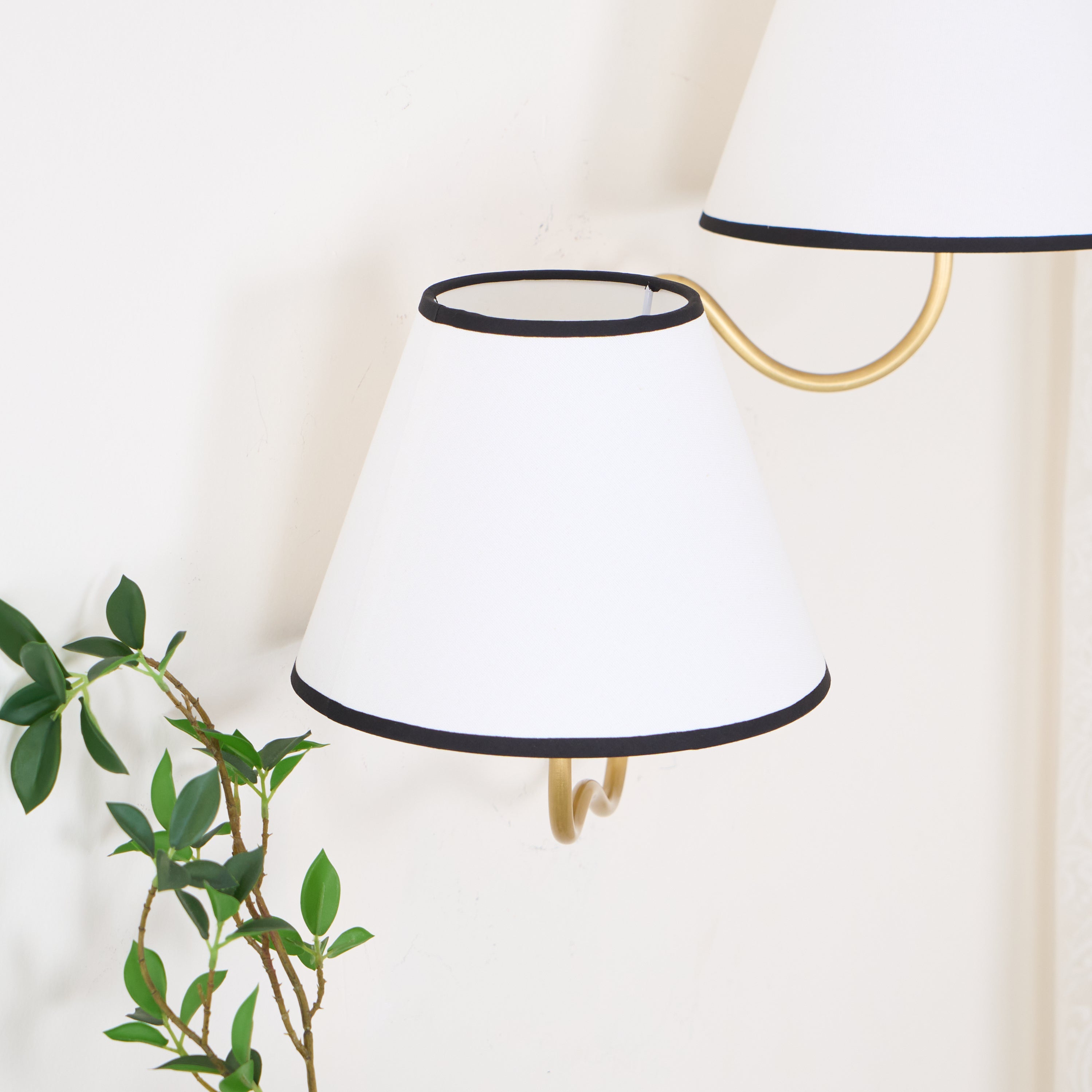 Wynnus Wall Light