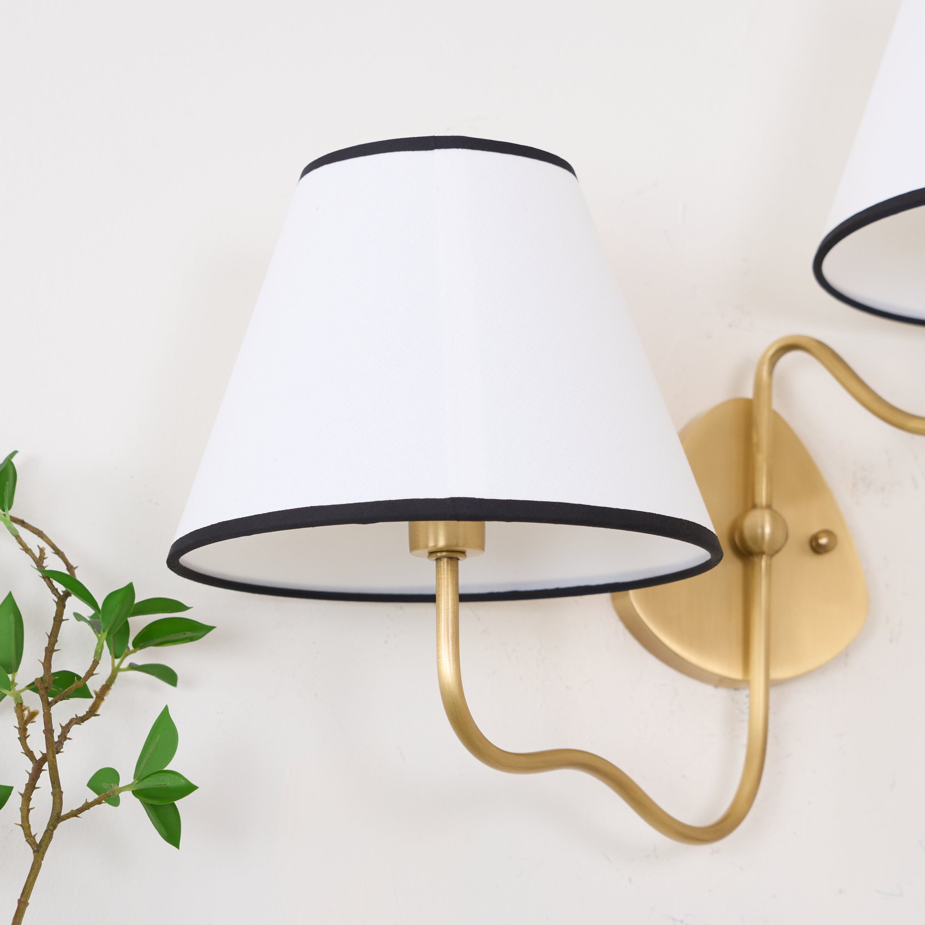 Wynnus Wall Light