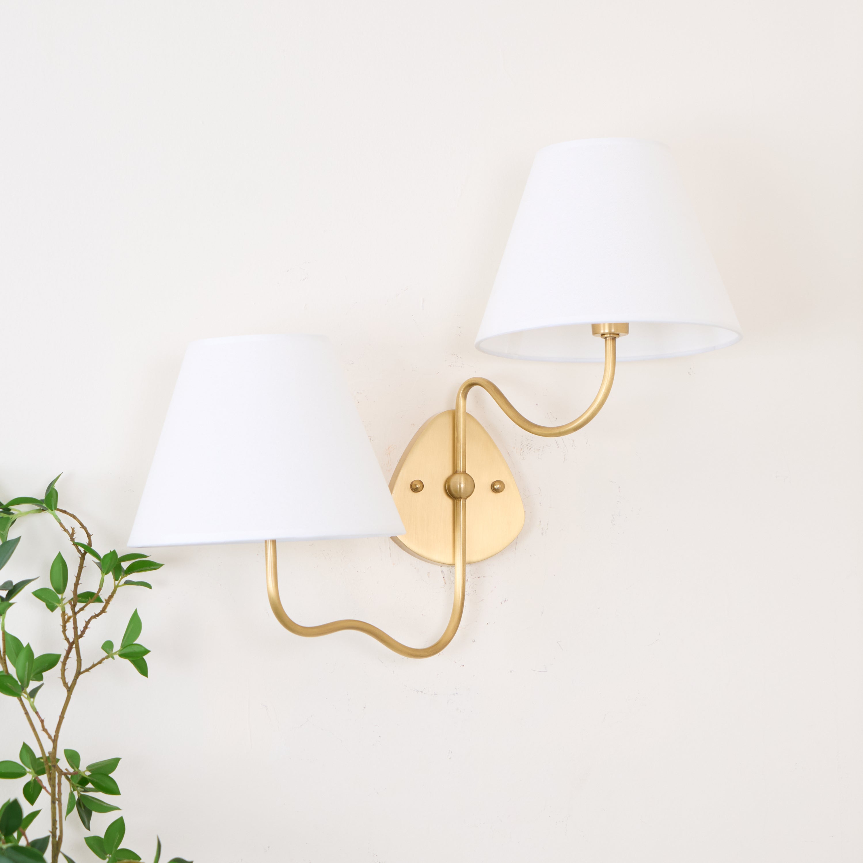 Wynnus Wall Light