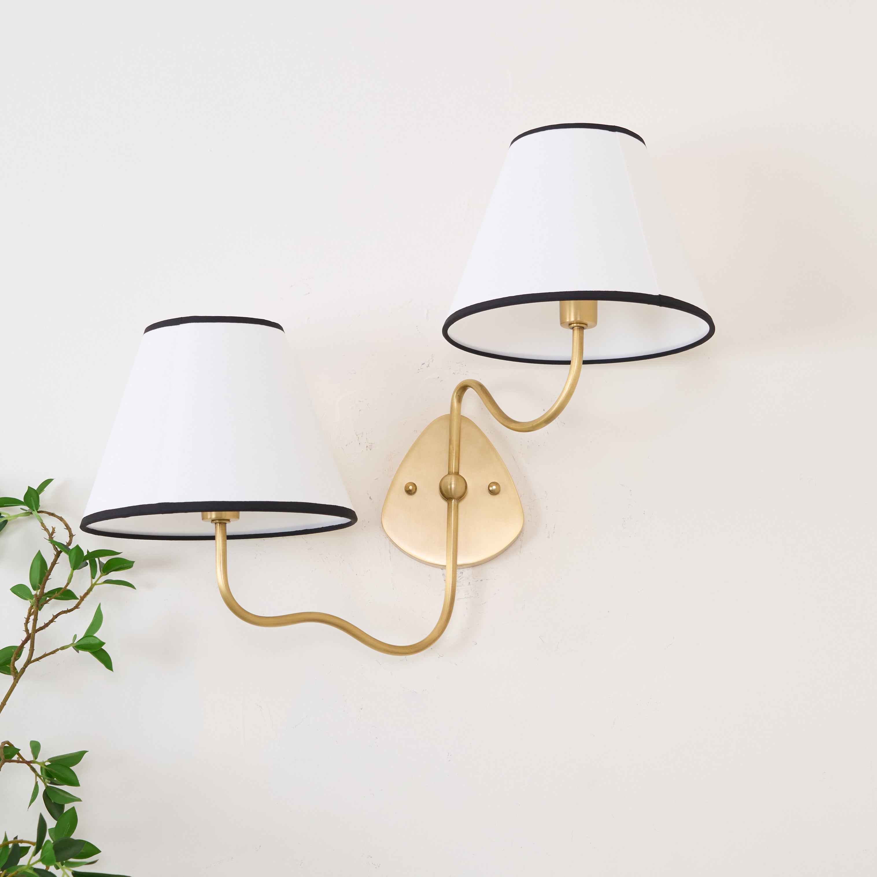 Wynnus Wall Light