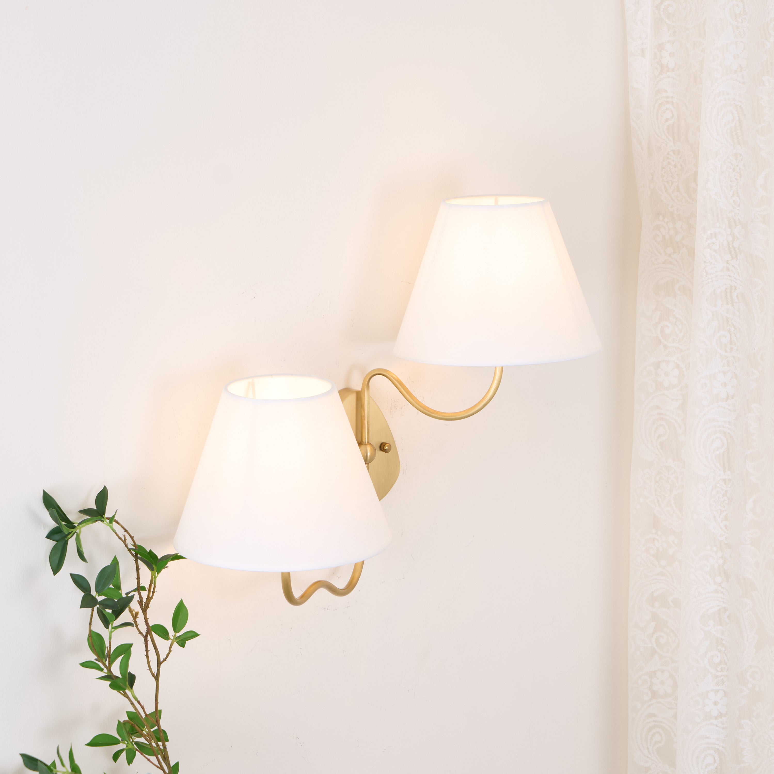 Wynnus Wall Light