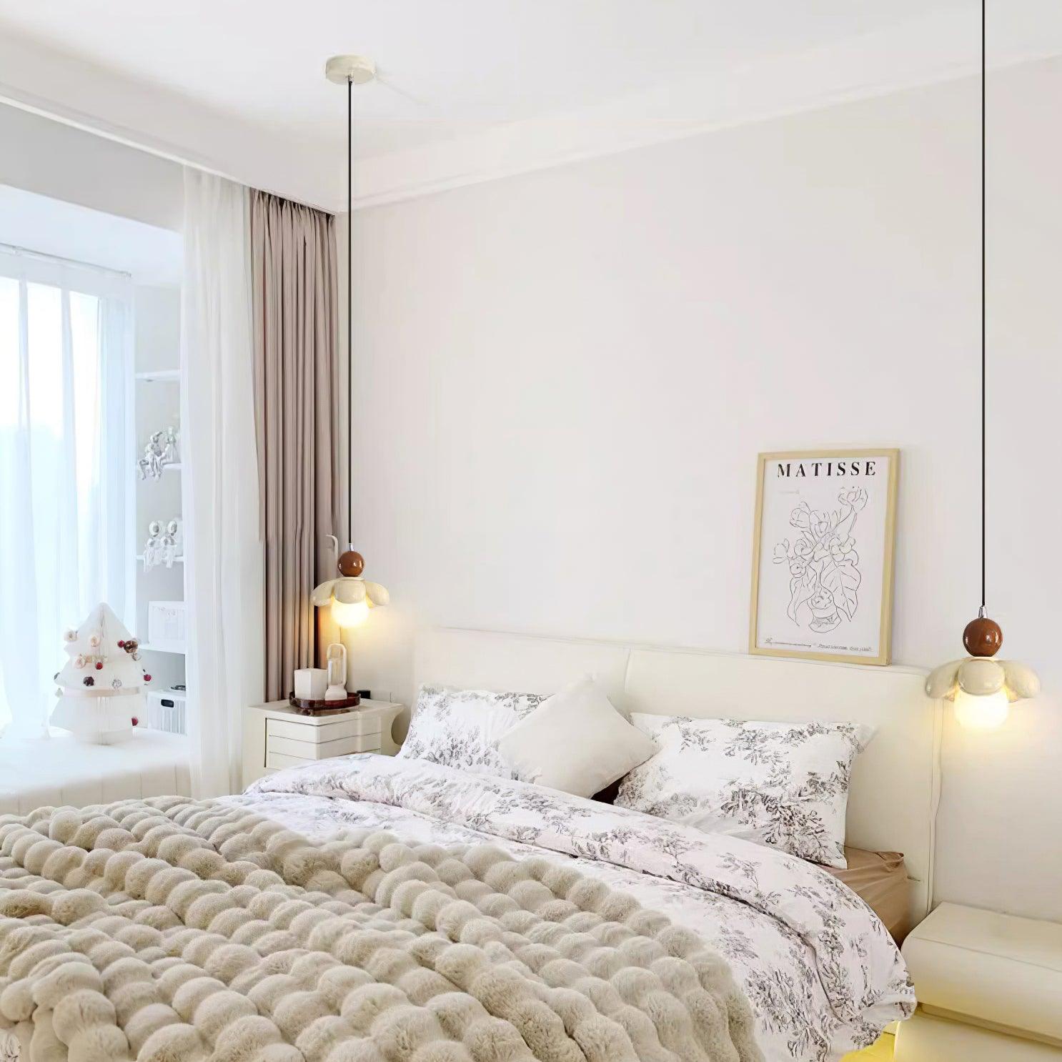 Kyssan Flower Pendant Light