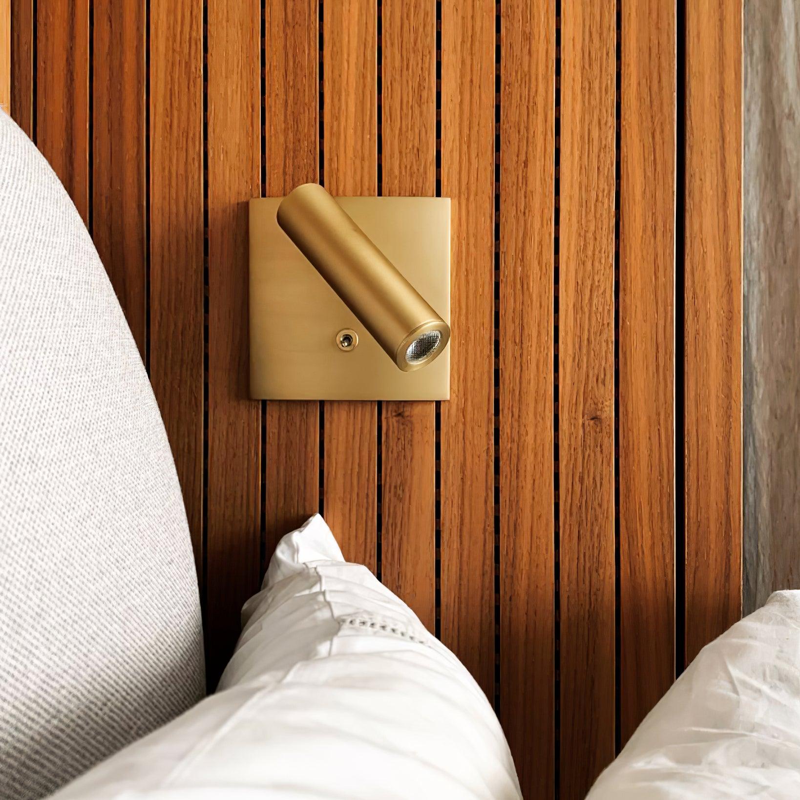 Trilvor Wall Light