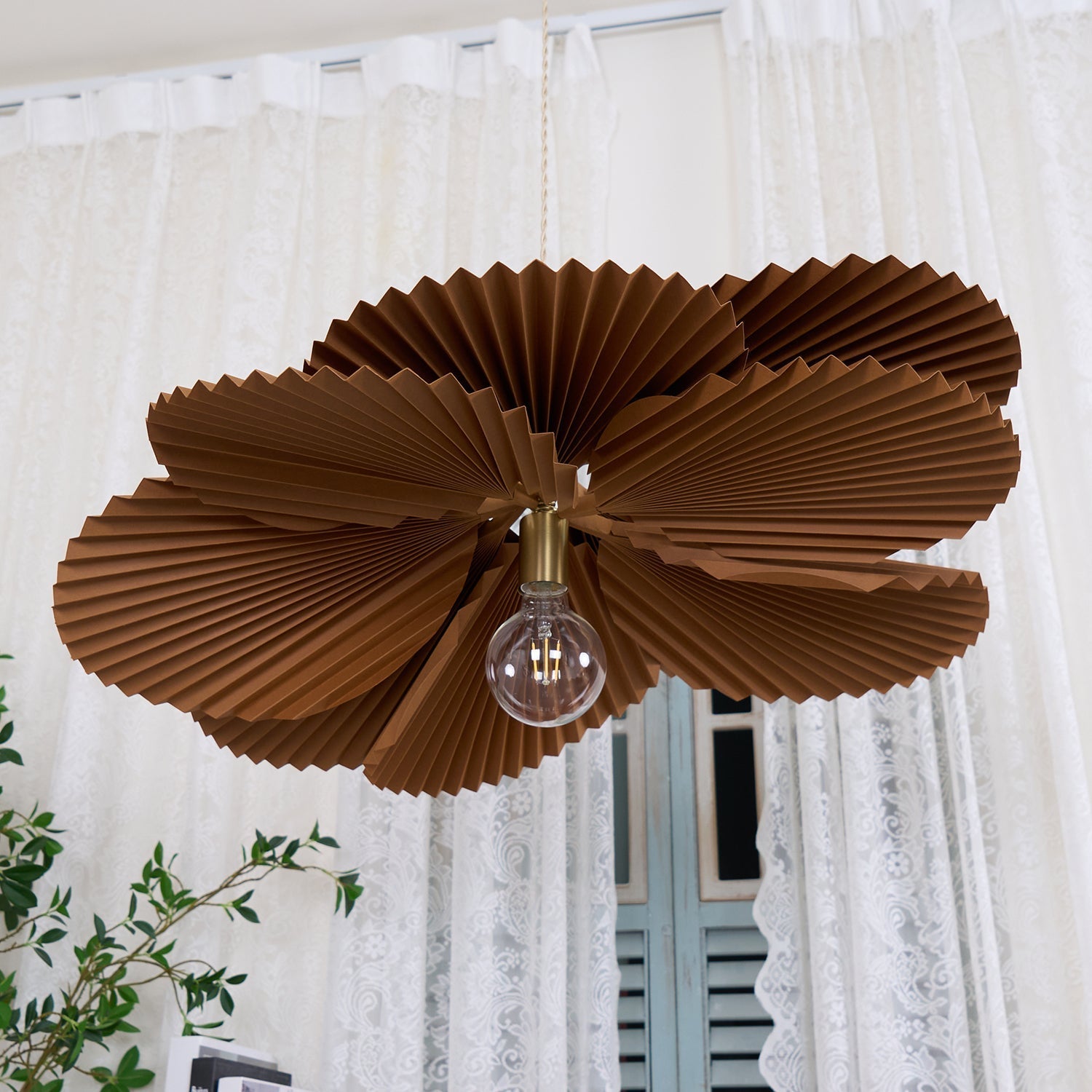 Demikado Flower Pendant Light