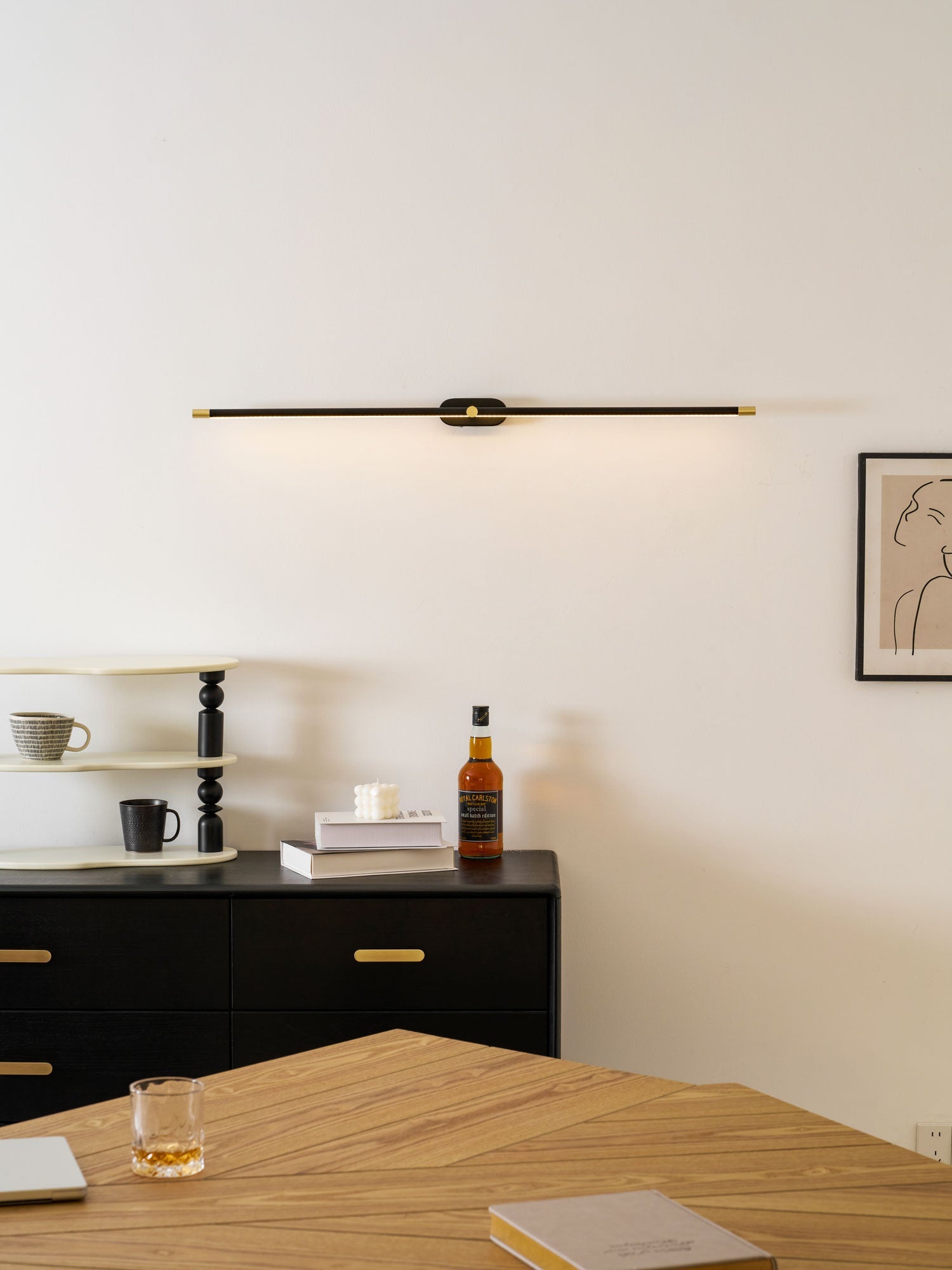 Reyton Rechargable Linear Wall Light