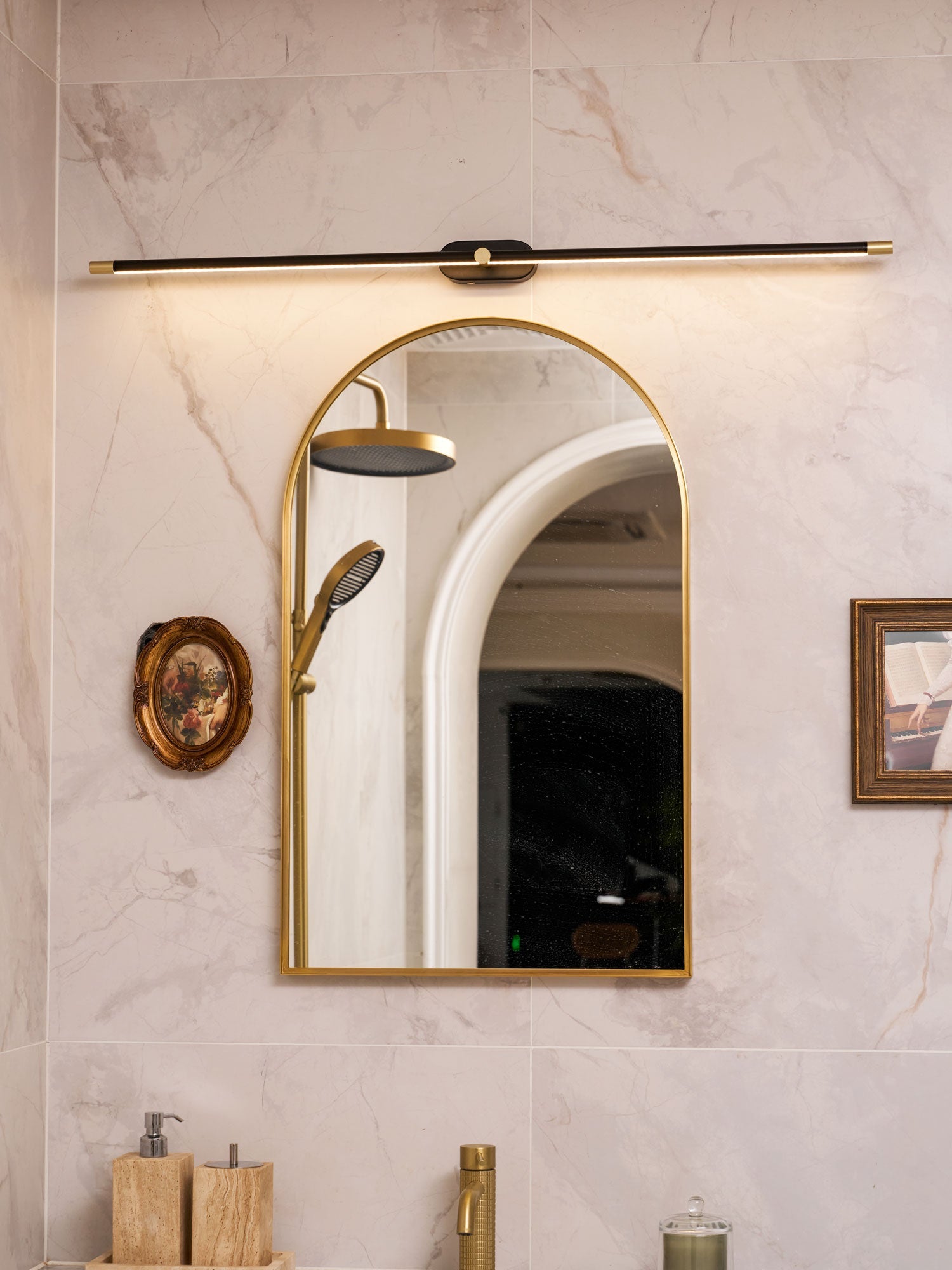 Reyton Rechargable Linear Wall Light