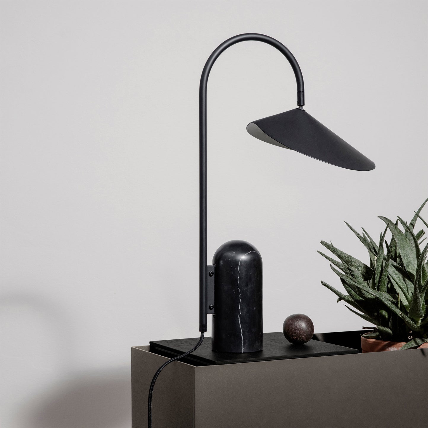 Reyaris Modern Table Lamp