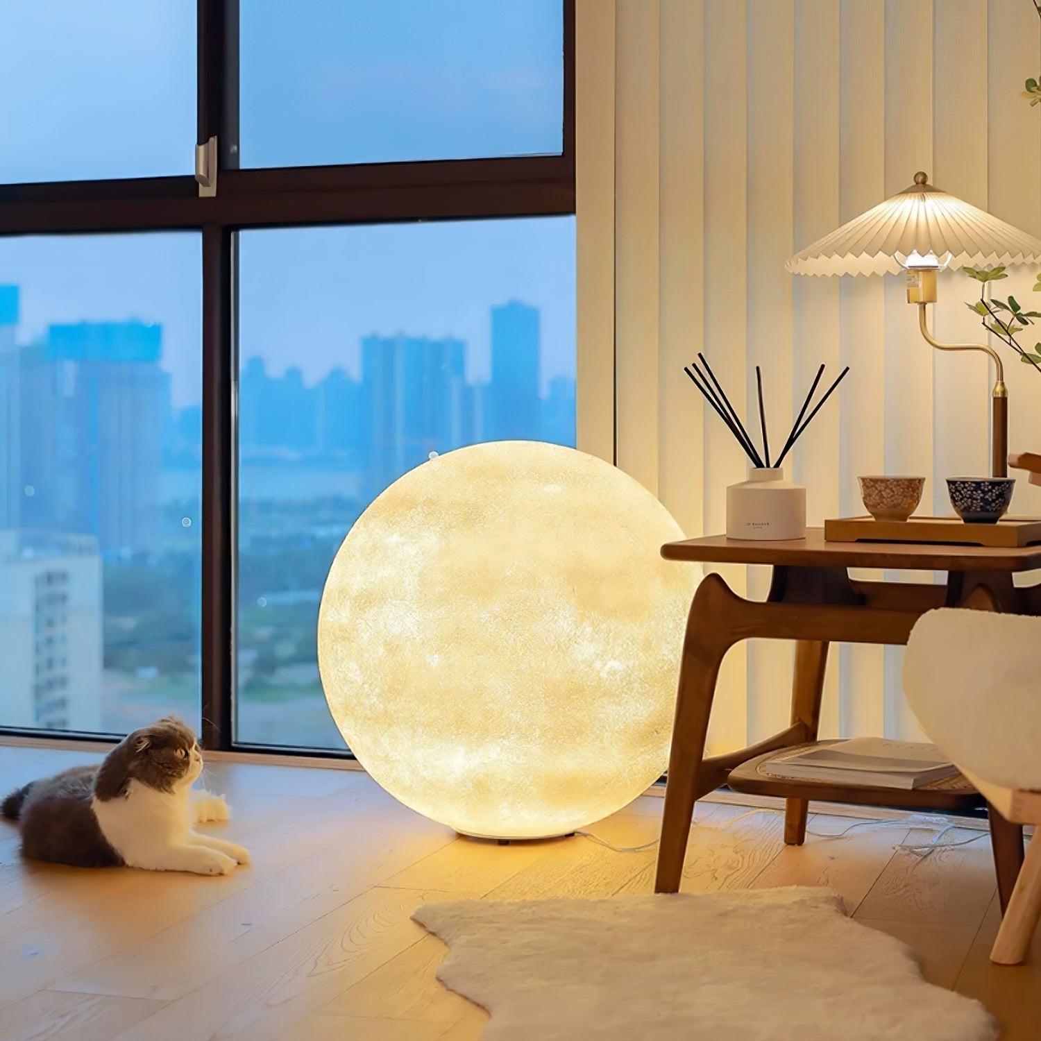 Lumza Moon-Shaped Floor Lamp