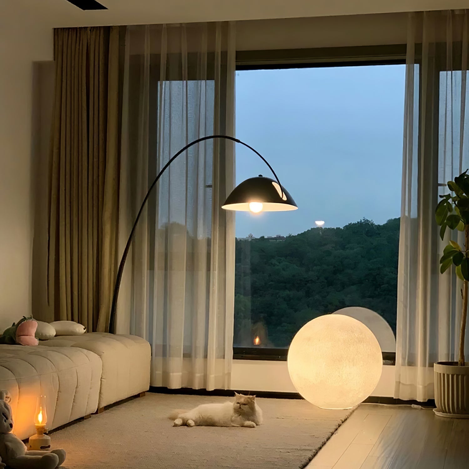 Lumza Moon-Shaped Floor Lamp
