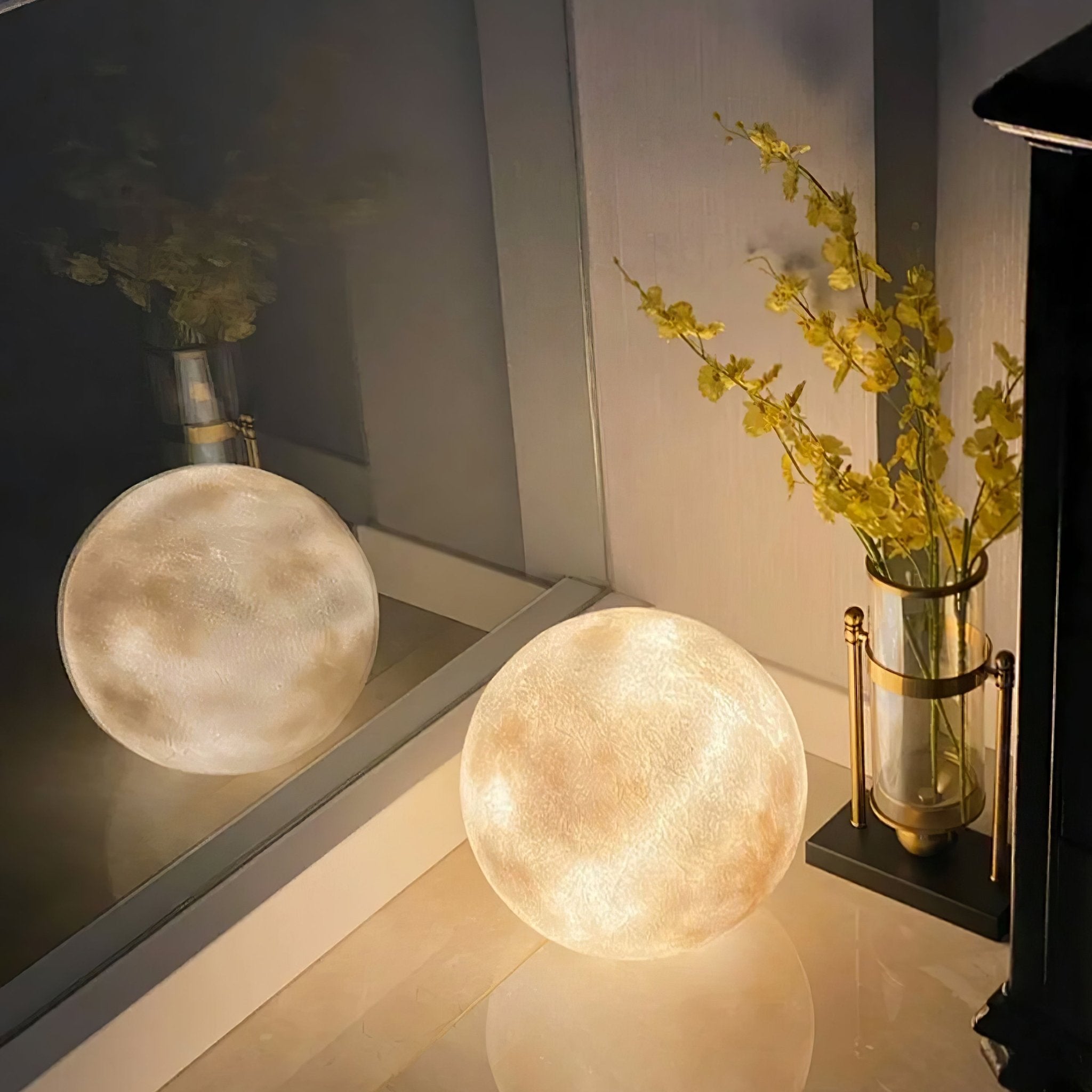Lumza Moon-Shaped Floor Lamp