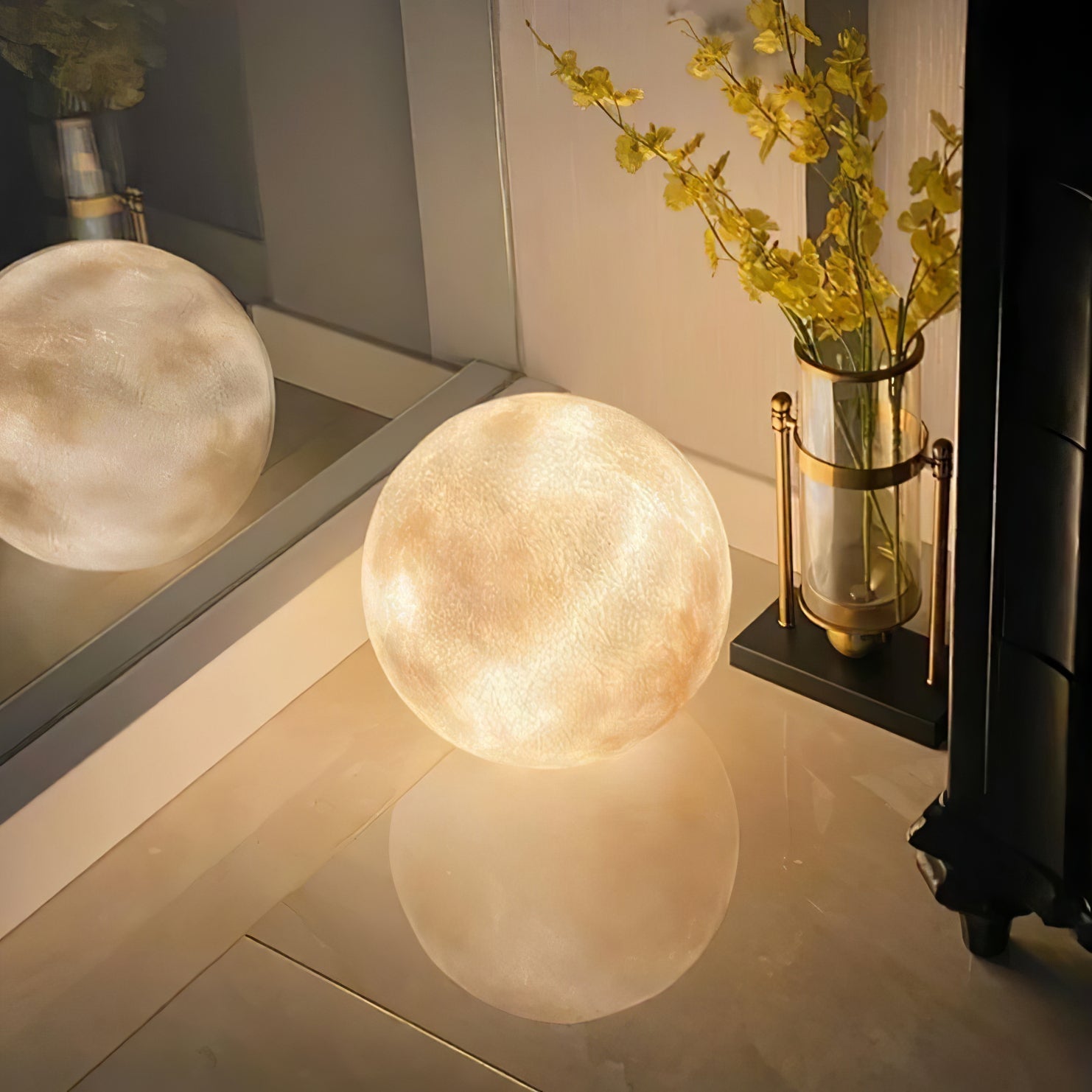 Lumza Moon-Shaped Floor Lamp