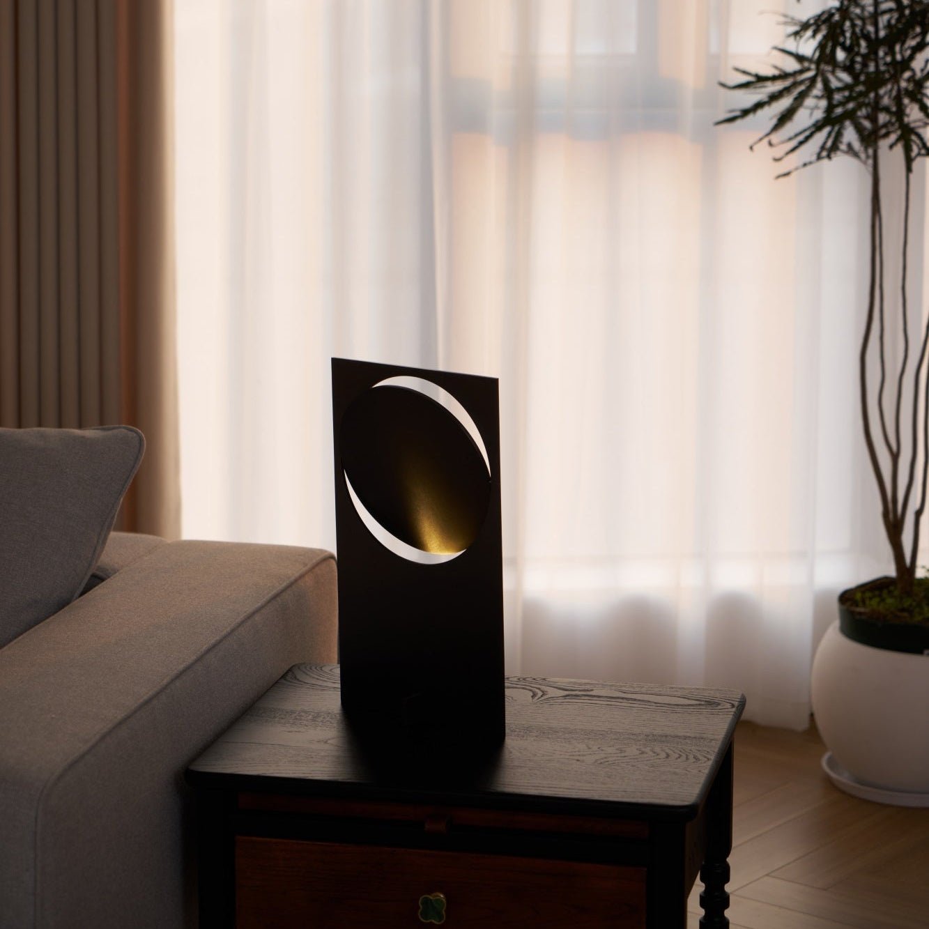 Tamiro Rotatable Table Lamp