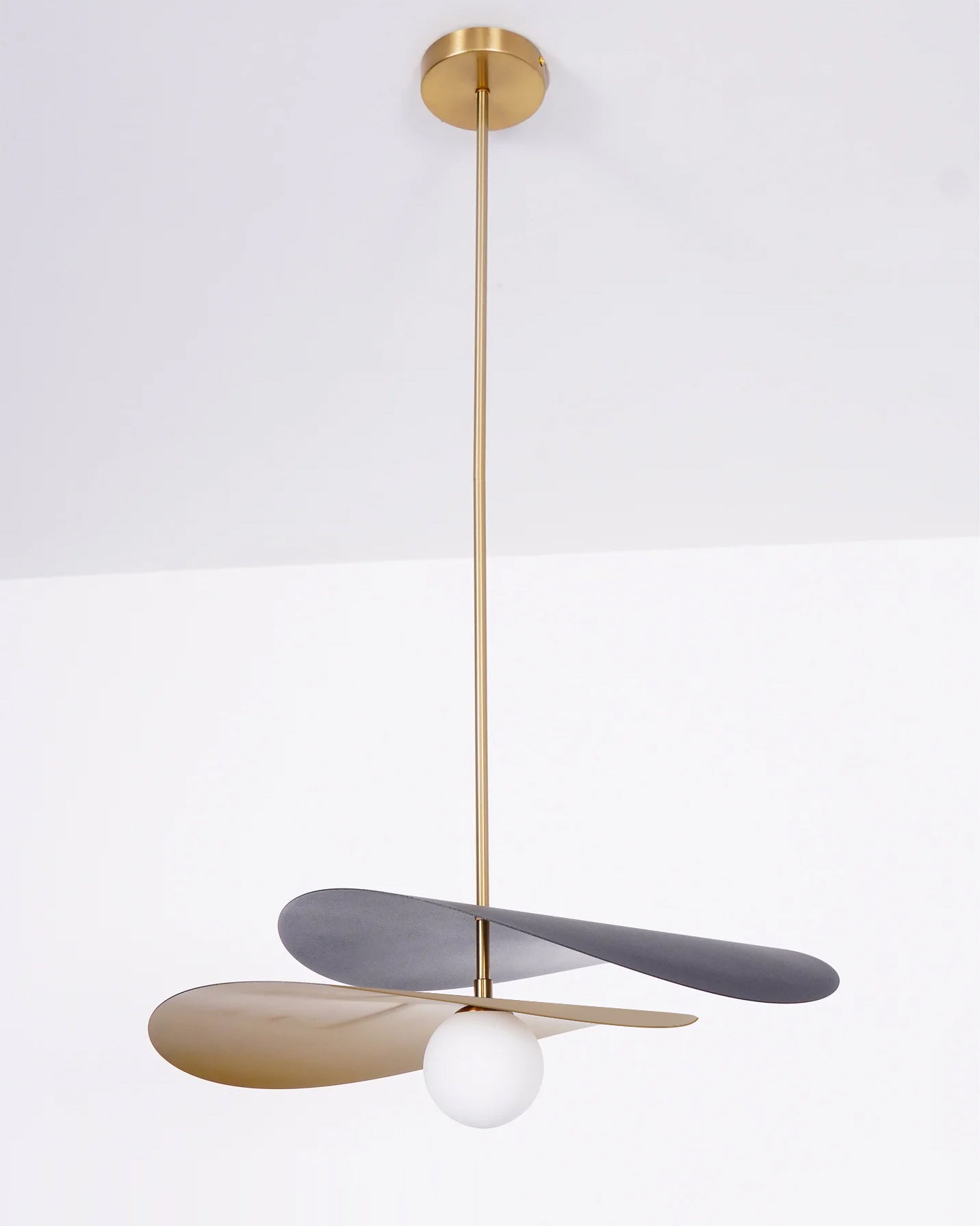 Linus Leaf Pendant Light