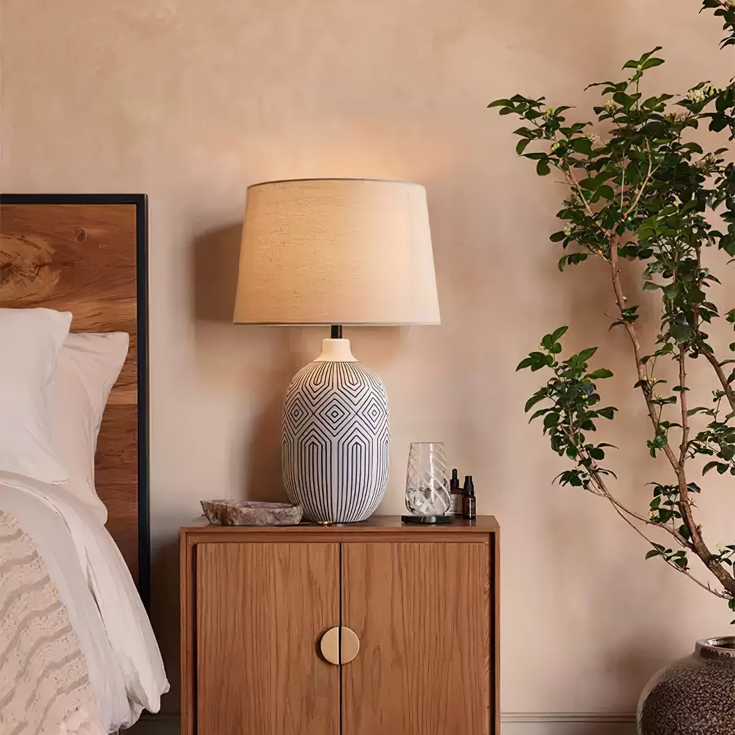 Rezoya Table Lamp