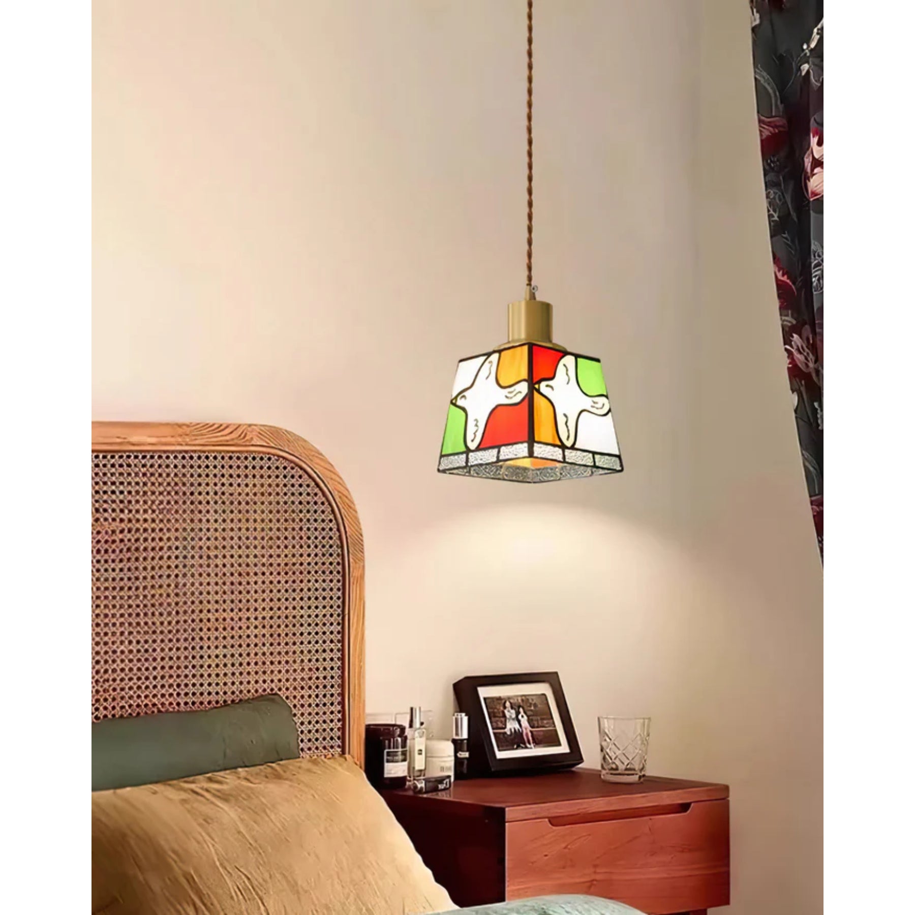 Dovesa Tiffany Pendant Light