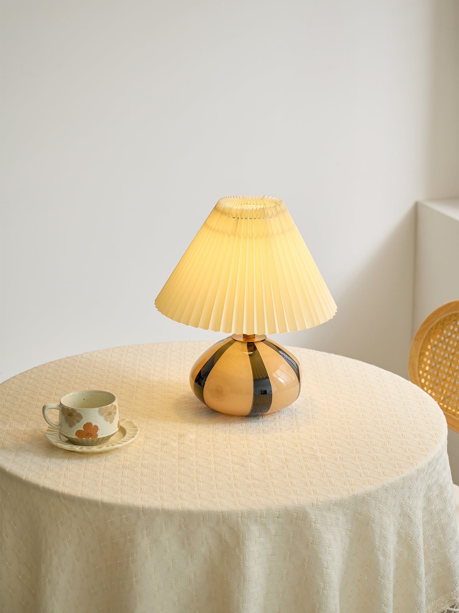 Yarmerei Pleated Table Lamp