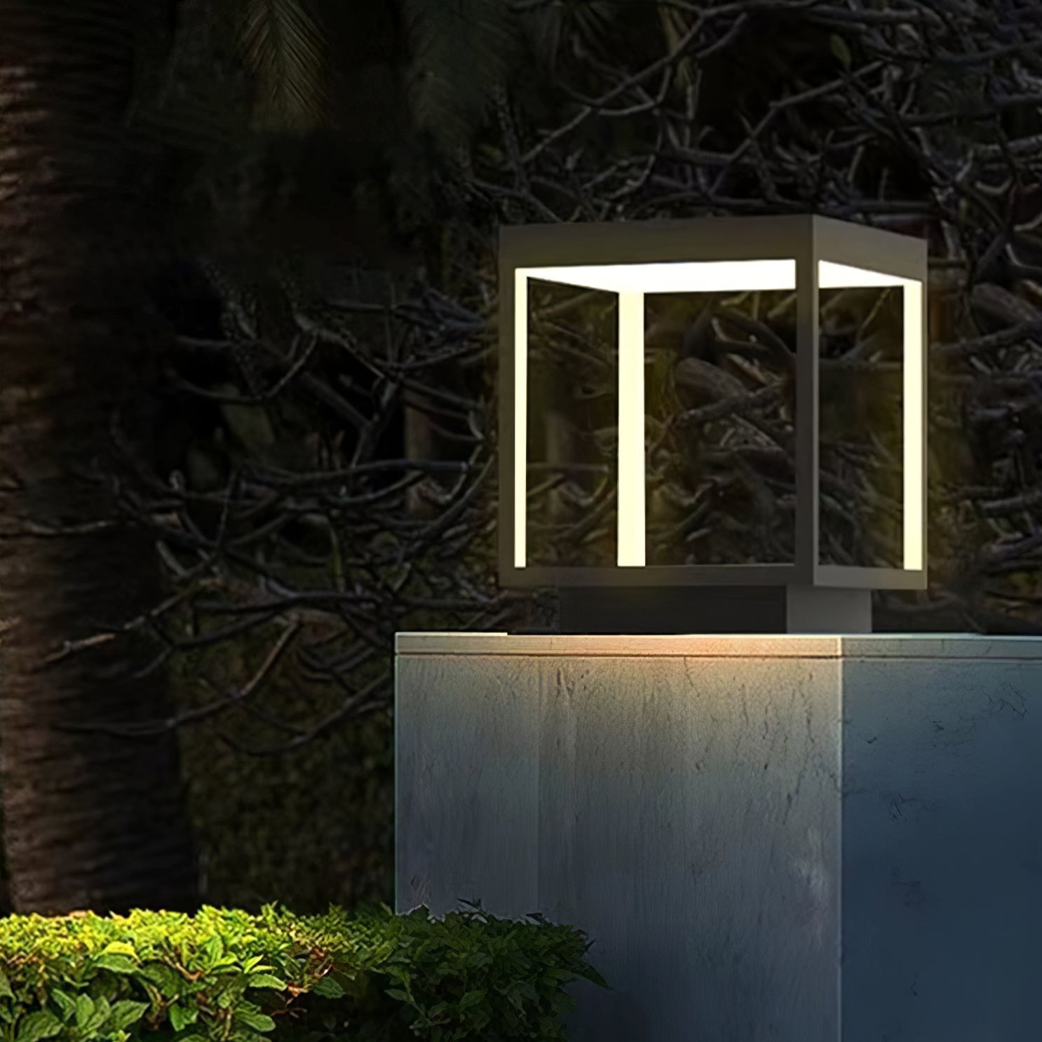 Sylonar Outdoor Light