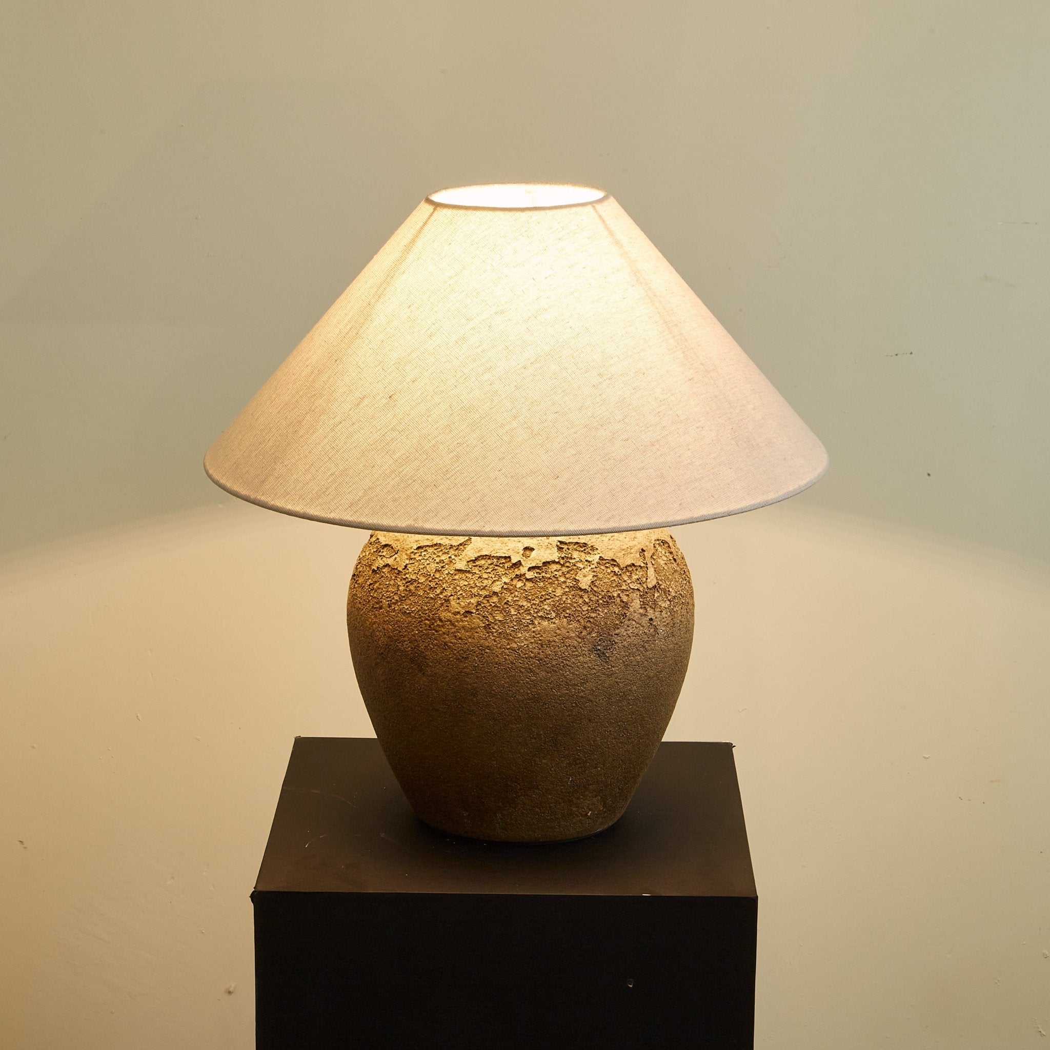 Sonoves Table Lamp