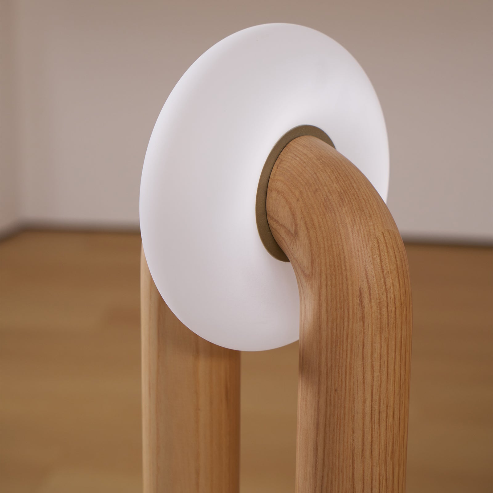 Disc Wooden Table Lamp