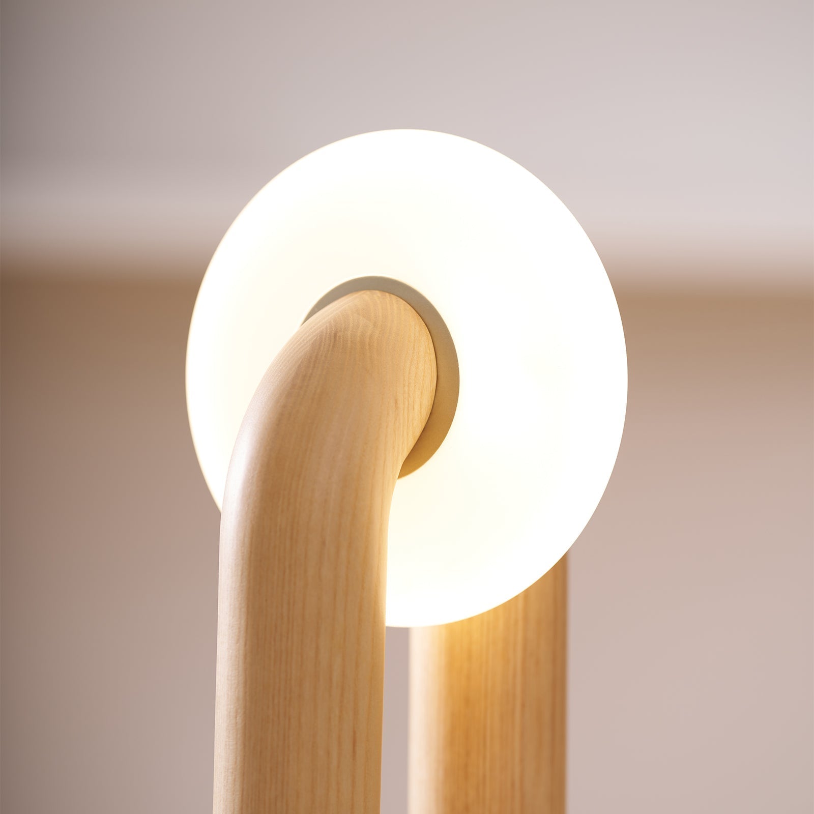 Disc Wooden Table Lamp